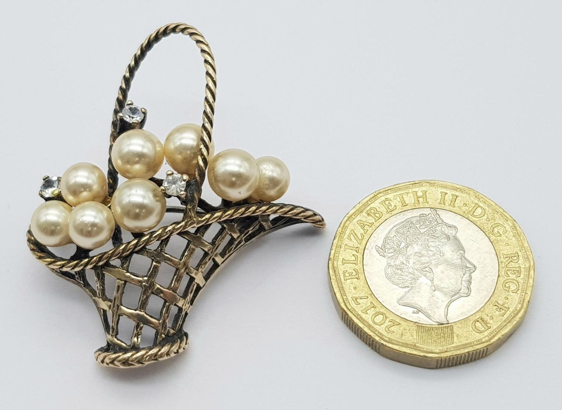 A Gilded 925 Silver Cultured Pearl and White Stone Brooch. 4cm. 6.8g - Image 5 of 5