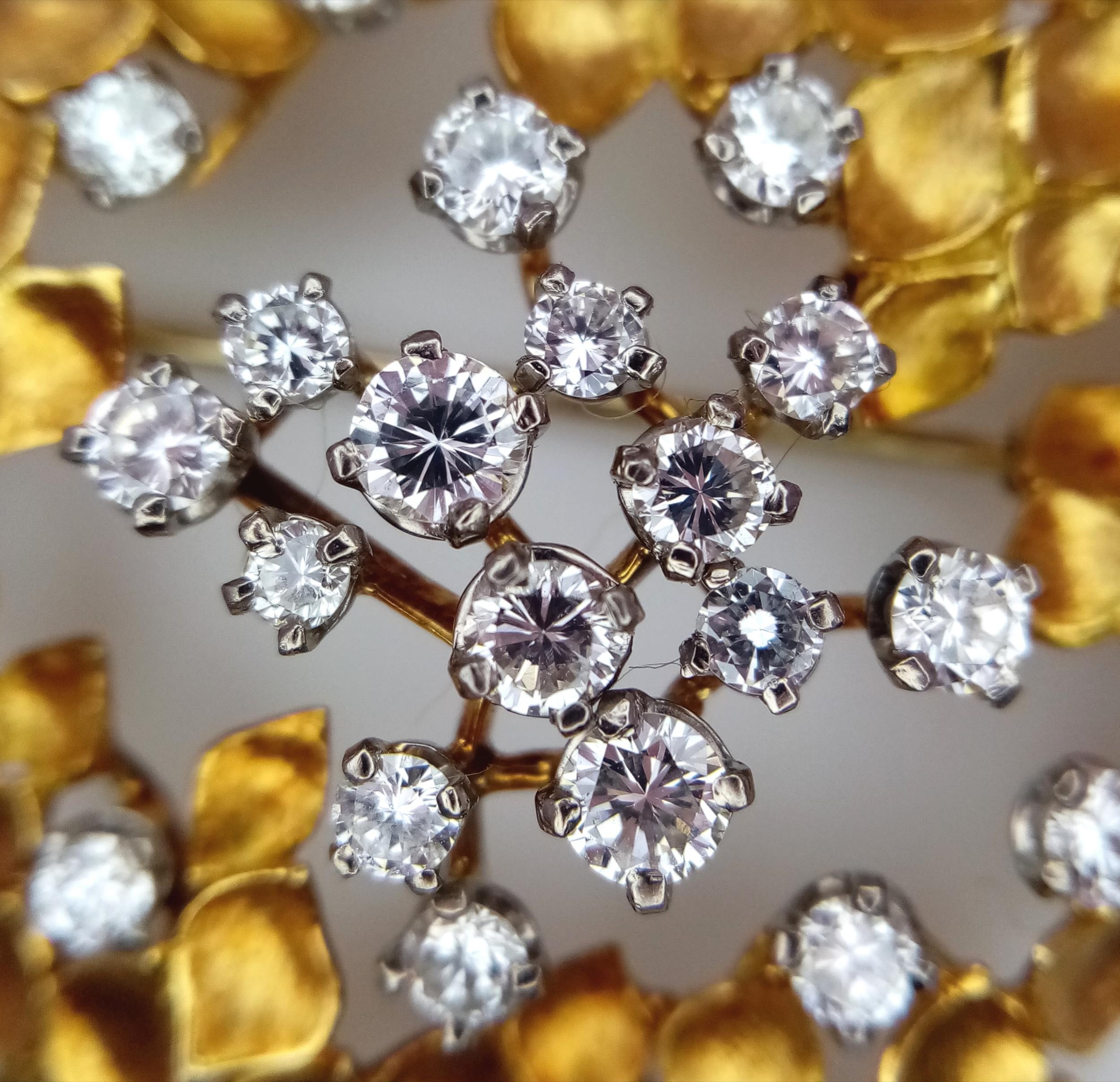 A Magical 18K Yellow Gold and Diamond Brooch. 1.5ctw of brilliant round cut diamonds amongst - Bild 5 aus 7