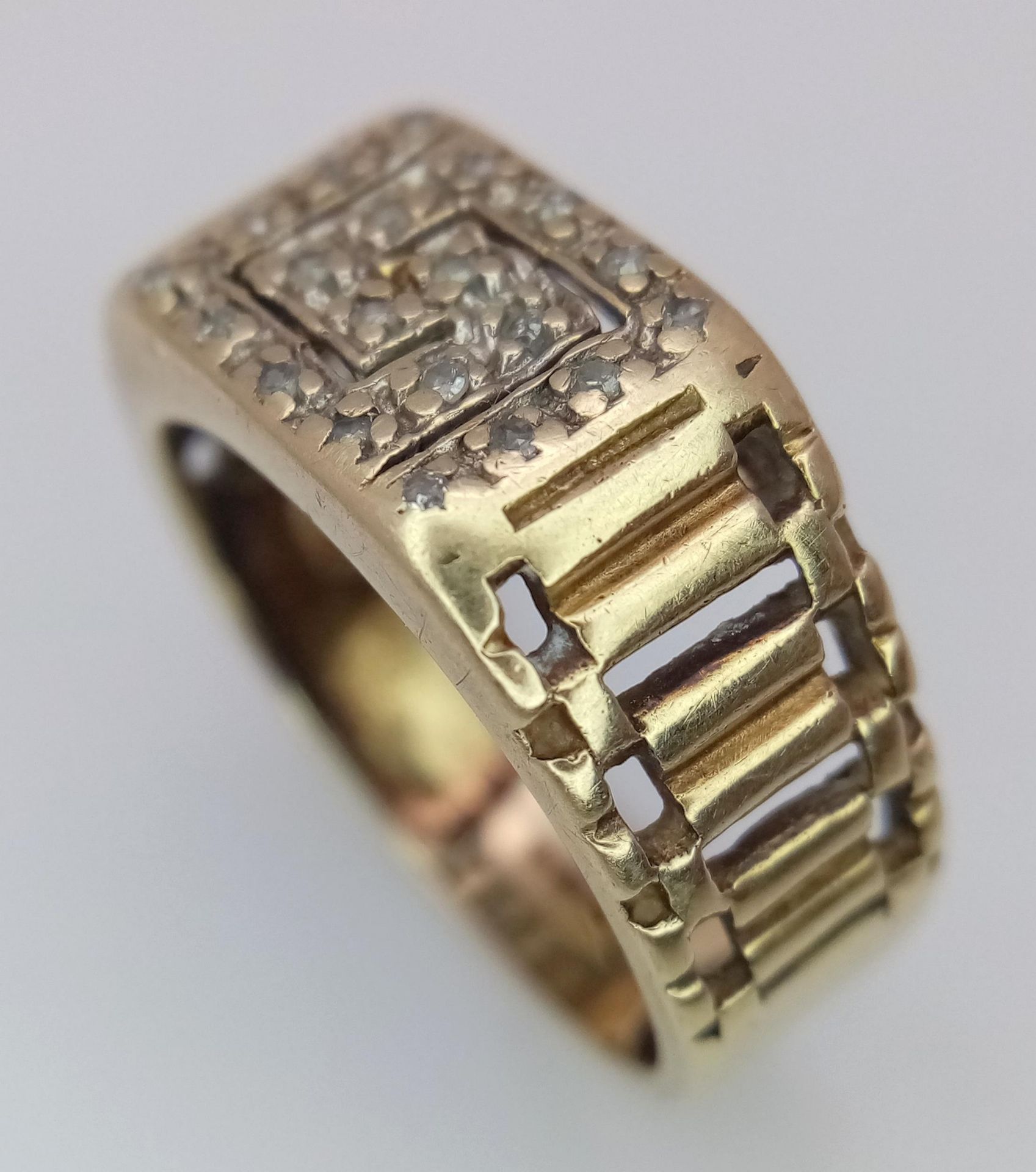 A Vintage 9K Yellow Gold and Diamond Decorative Belt Buckle Gents Ring. Size T. 4.4g total weight. - Image 3 of 5