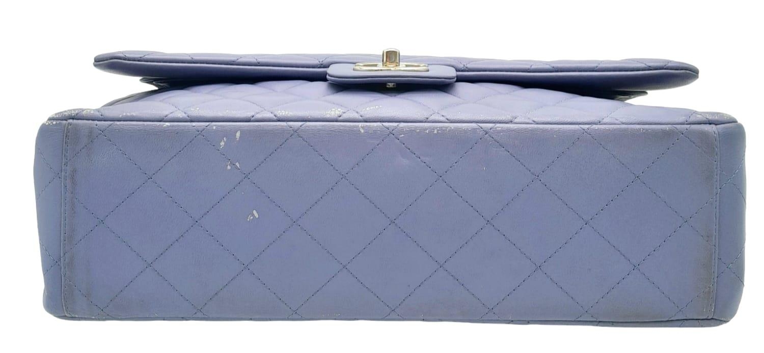 A Chanel Jumbo Double Flap Maxi Bag. Blue quilted caviar leather exterior with a large slip pocket - Image 5 of 14