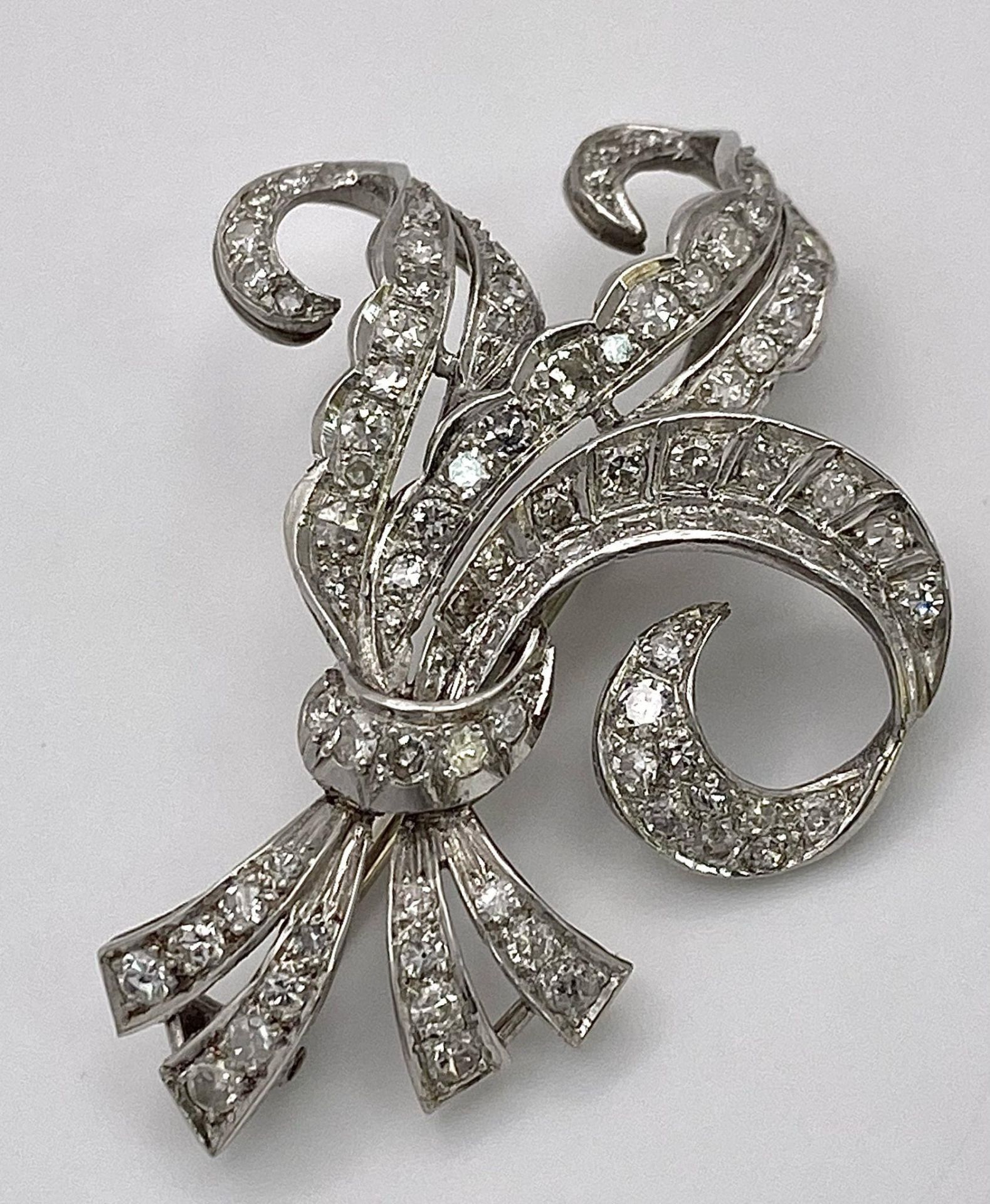 A Vintage Style Platinum and Diamond Elaborate Bow Brooch. 2.2ctw of encrusted diamonds. 10.7g total - Image 3 of 8