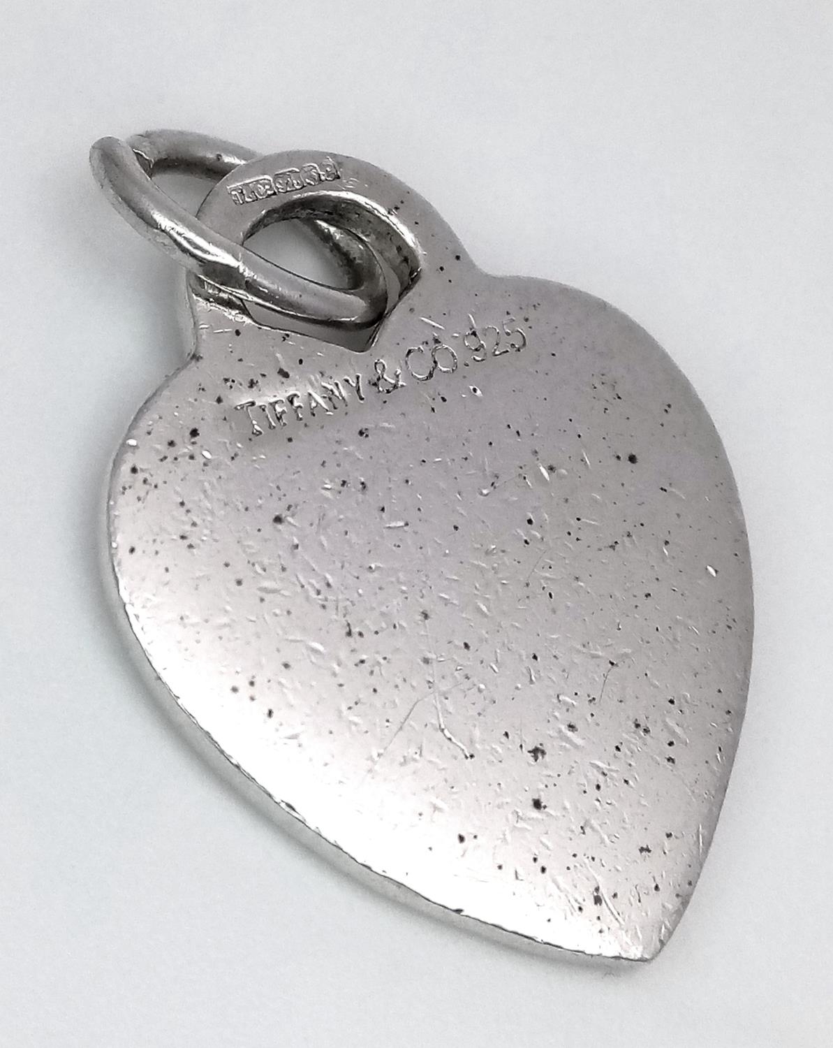 A TIFFANY & CO STERLING SILVER HEART PENDANT 7.1G , 30mm x 19mm. SC 9084 - Image 2 of 4