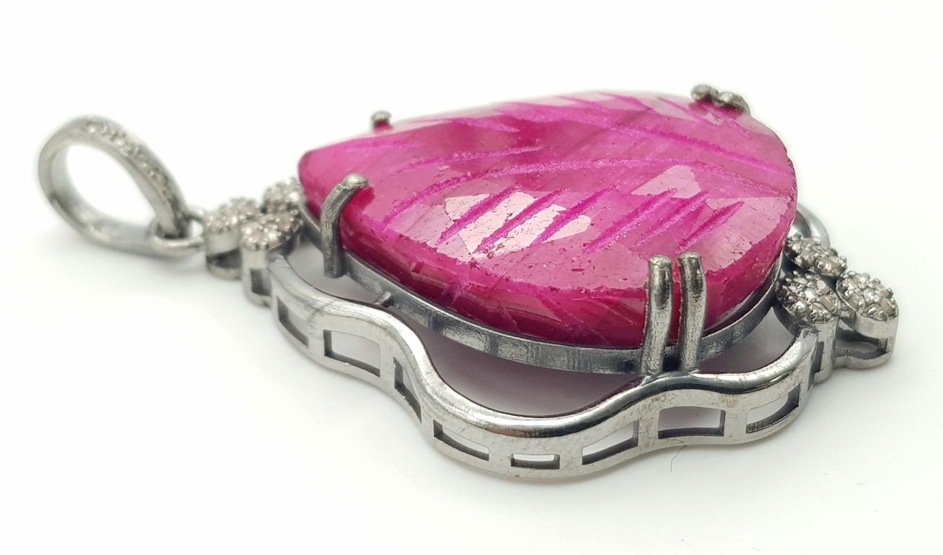 A Hand-Carved Ruby Gemstone with Diamond Accent Pendant. Pear shaped ruby - 30ct and diamond - Image 2 of 5