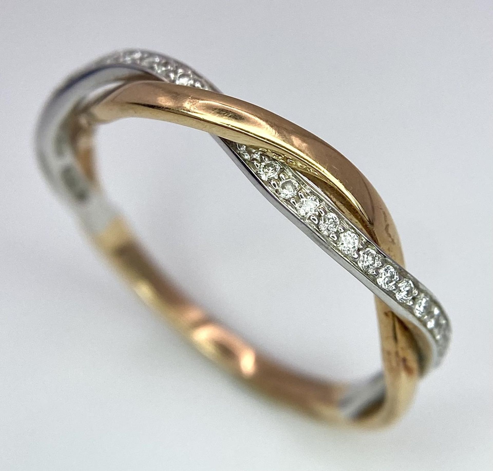 A job lot of three 18 K yellow gold items, consisting of a diamond bangle with an elegant cross over - Image 3 of 10