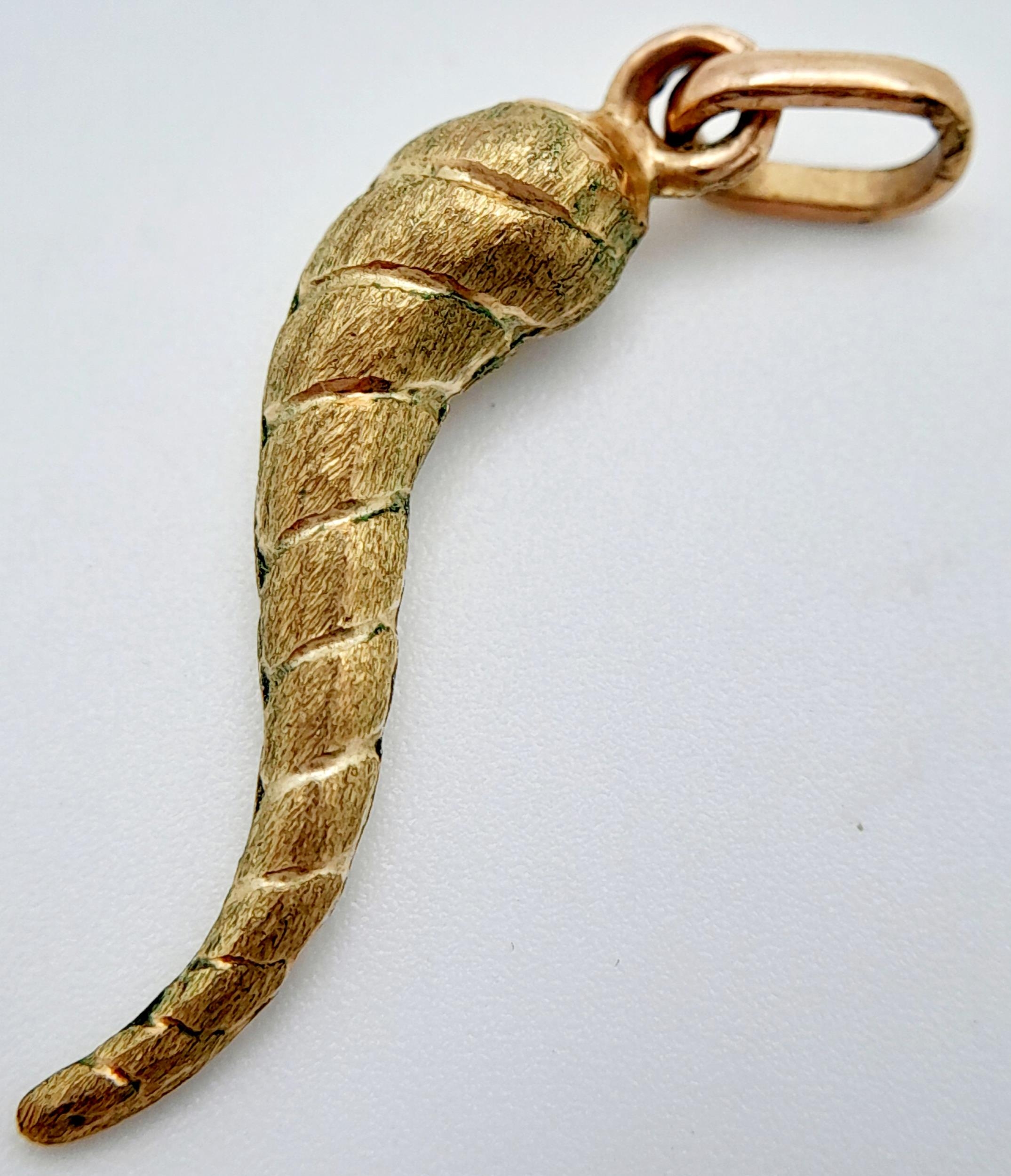 A Vintage 9K Gold Horn of Plenty Pendant. 3cm. 1g