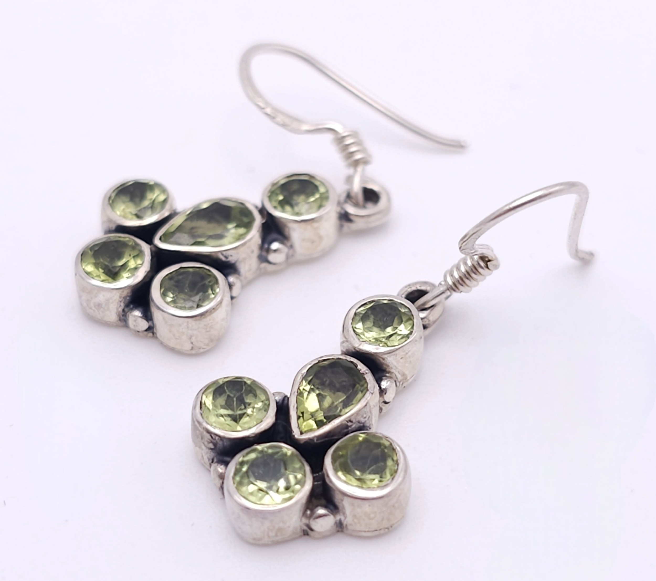 A Pair of Sterling Silver Art Deco Style Peridot Set Earrings. 3cm Drop. - Image 2 of 7