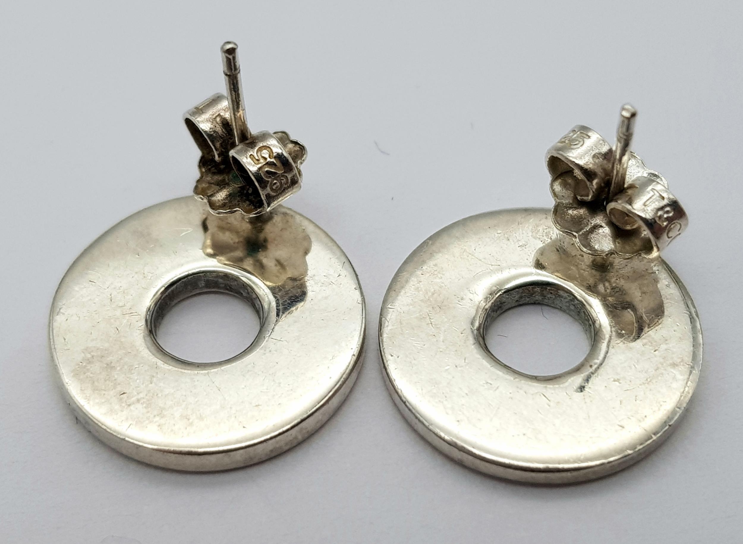 A Pair of Tiffany and Co. Sterling Silver Earrings. 5g - Image 3 of 4