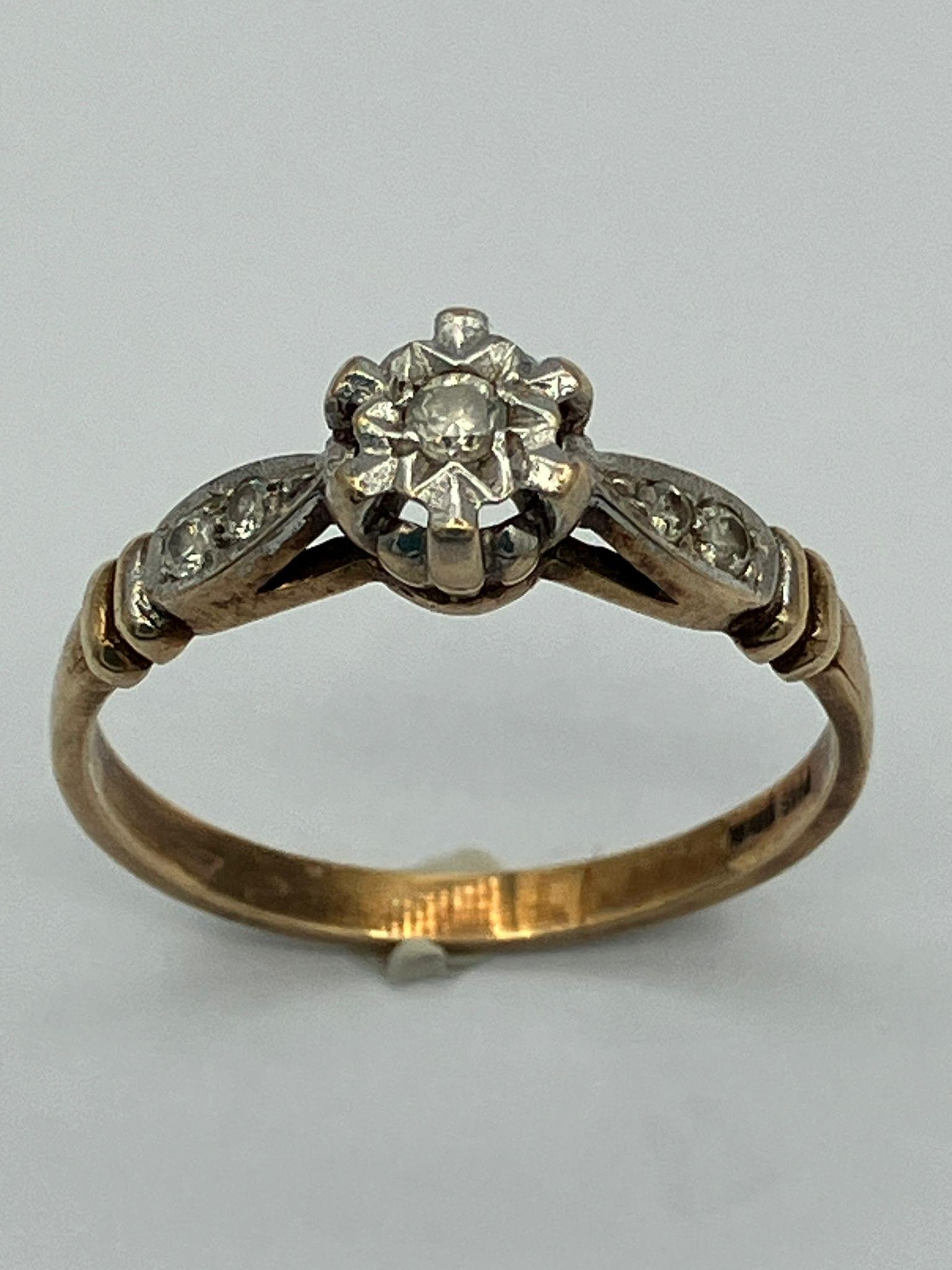 Vintage 9 carat GOLD and DIAMOND RING. Having Diamond to top with DIAMOND Shoulders. 1.9 grams. Size - Image 2 of 2