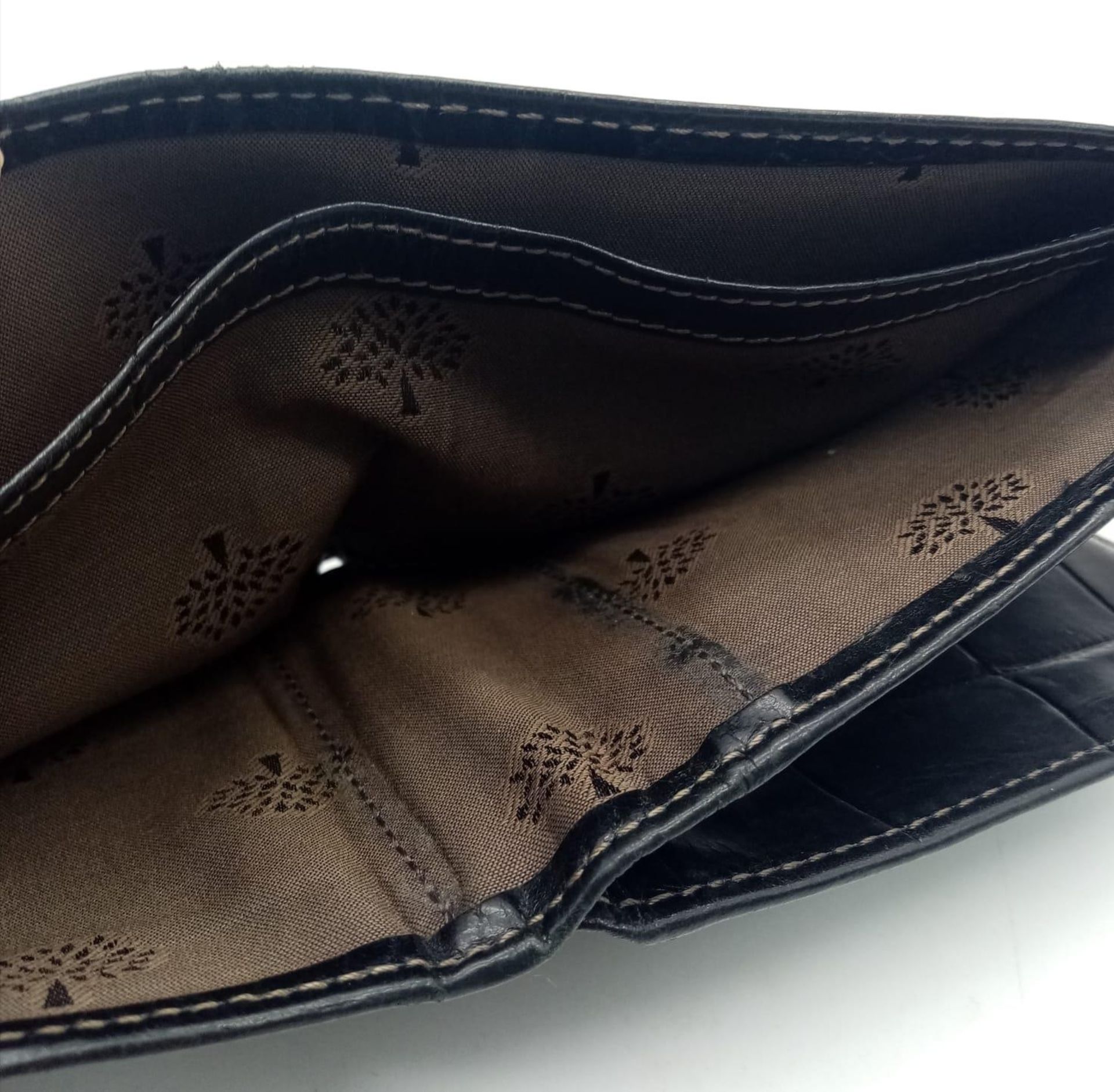 A black leather Mulberry wallet, can hold up to 8 cards, includes a coin pouch. Size approx. 11x9cm. - Bild 3 aus 6