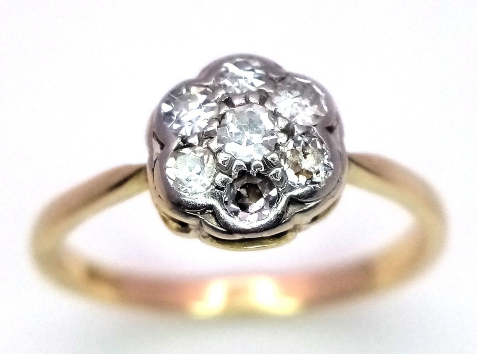 AN 18K YELLOW GOLD & PLATINUM VINTAGE OLD CUT DIAMOND CLUSTER RING. 0.25ctw, size M, 2g total - Image 2 of 5