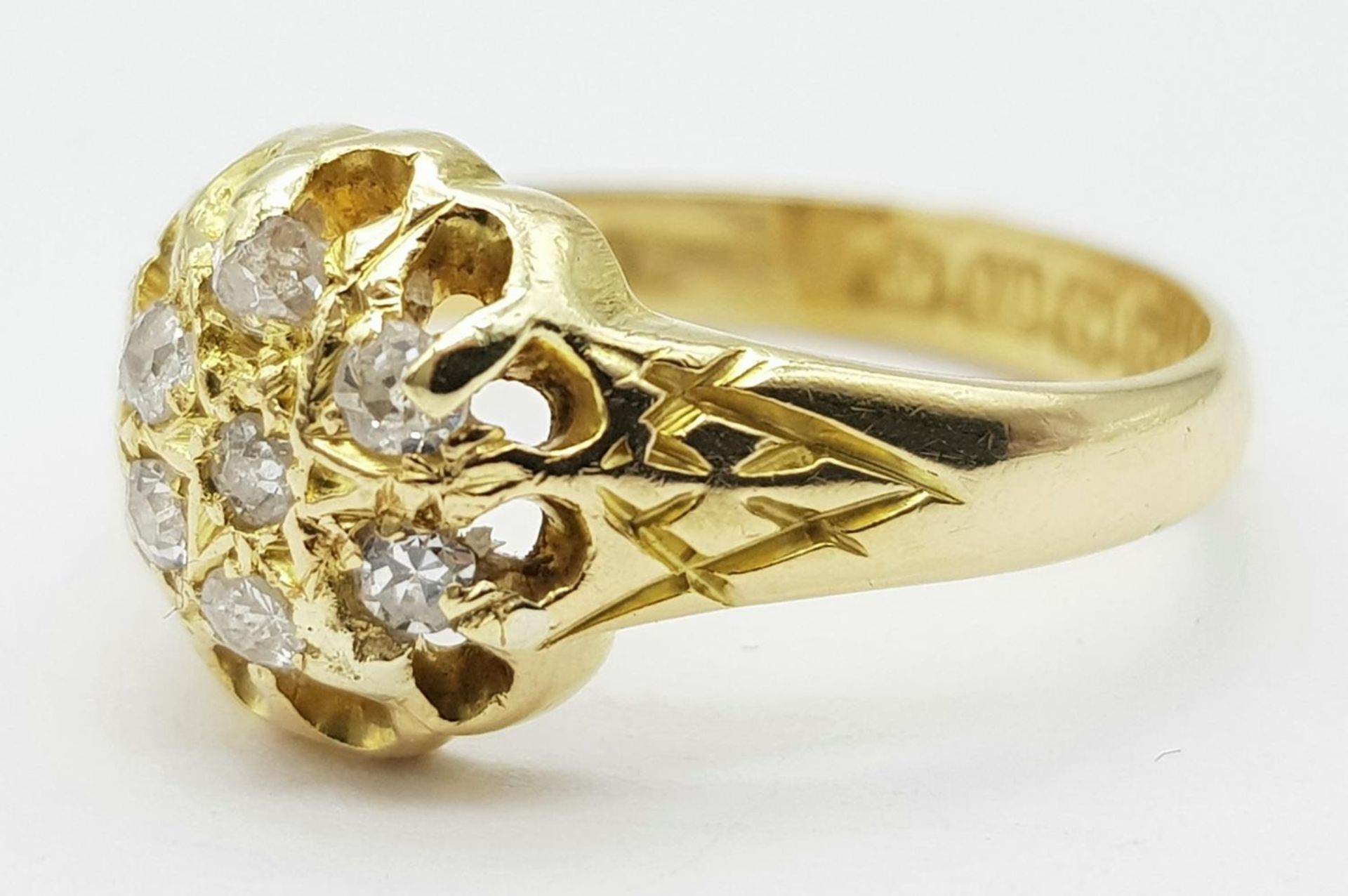 AN ANTIQUE 18K YELLOW GOLD DIAMOND OLD CUT RING. Hallmarked Birmingham, 1916. 0.20ctw, size J, 2. - Bild 3 aus 5