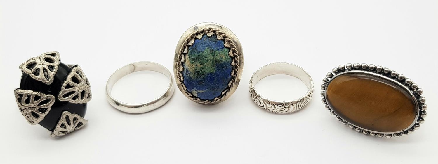 A Selection of 5 sterling silver rings, some set with stones, sizes L-U. Total weight: 40g ref: SB06
