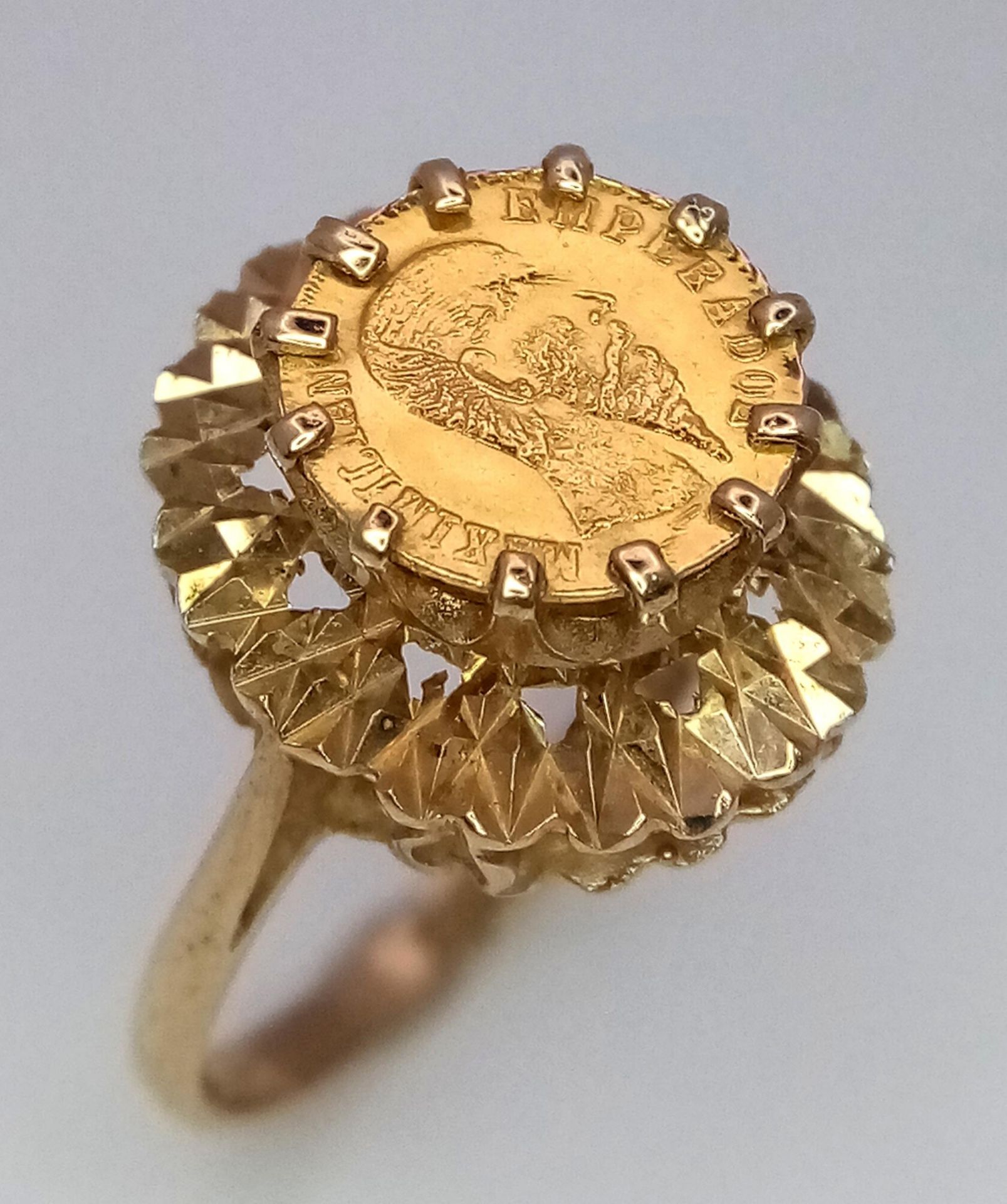 A 9 Carat Gold Tier Mounted Mexican/Columbian Gold Coin Set Ring Size P. Lower Crown Tier Measures - Image 3 of 5