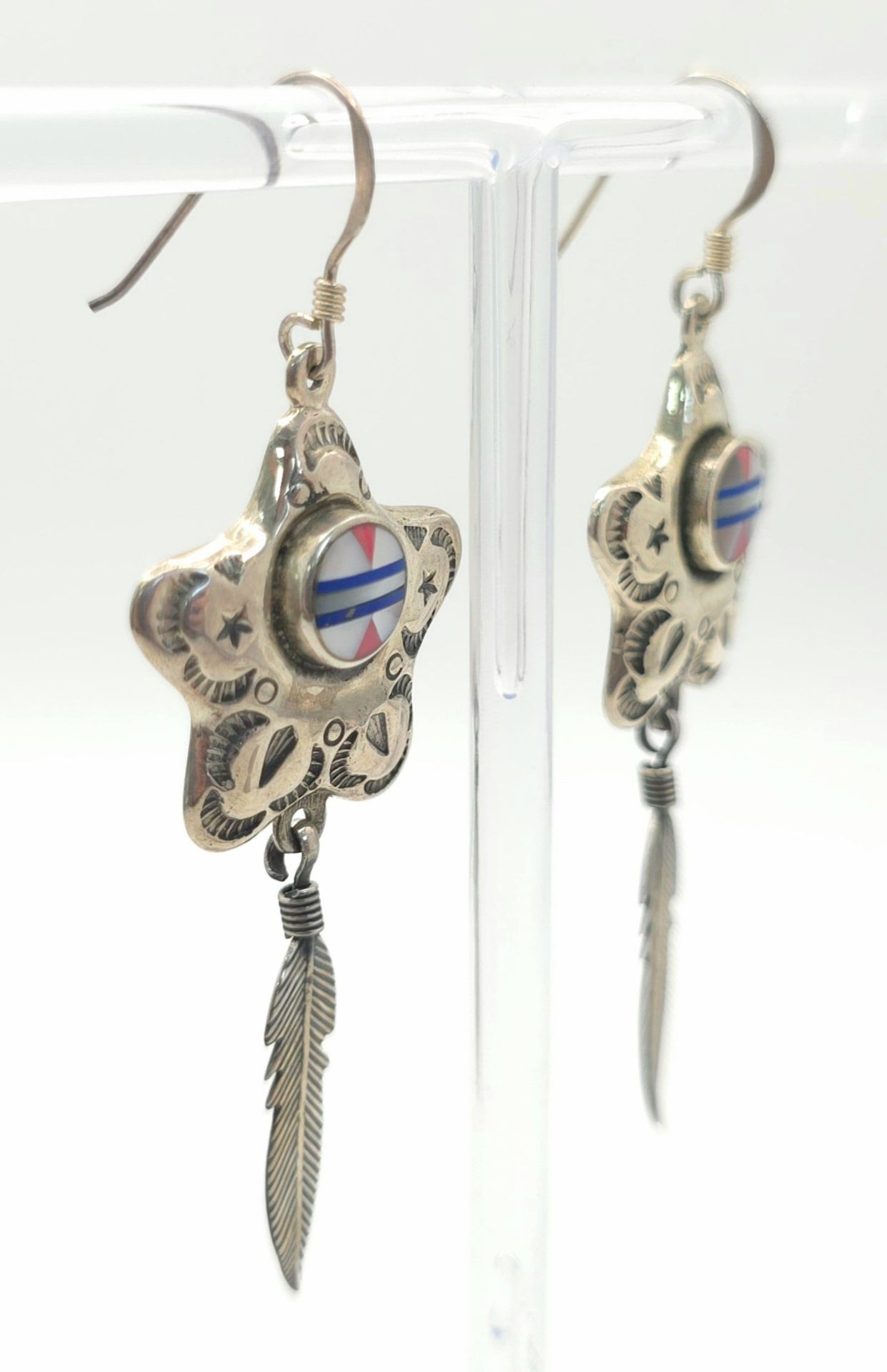 A Pair of Vintage Sterling Silver Native American Feather Design Earrings. Set with Mother of Pearl, - Image 3 of 5