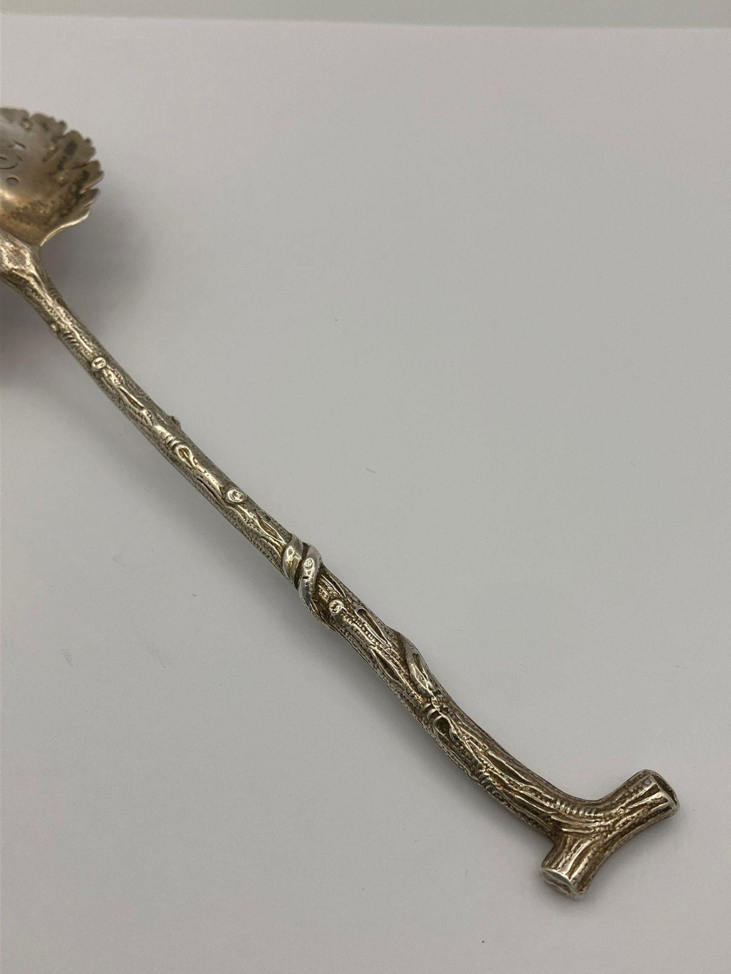 Rare Antique SILVER SIFTING SPOON in the shape of a branch.Having a leaf design bowl with a twig - Bild 3 aus 3