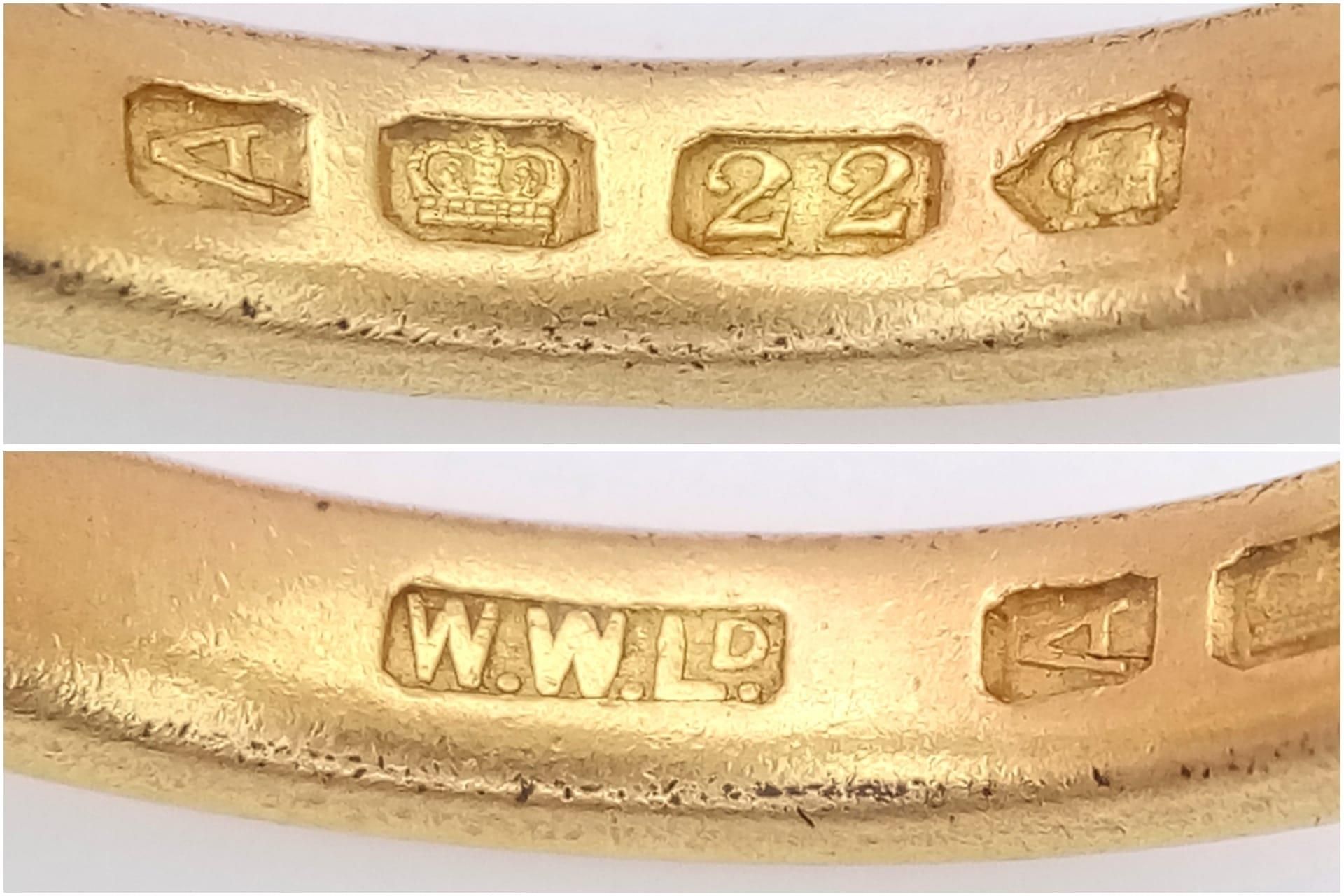 A Vintage 22K Yellow Gold Band Ring. 3mm width. Size K. 5.47g weight. Full UK hallmarks. - Bild 4 aus 4