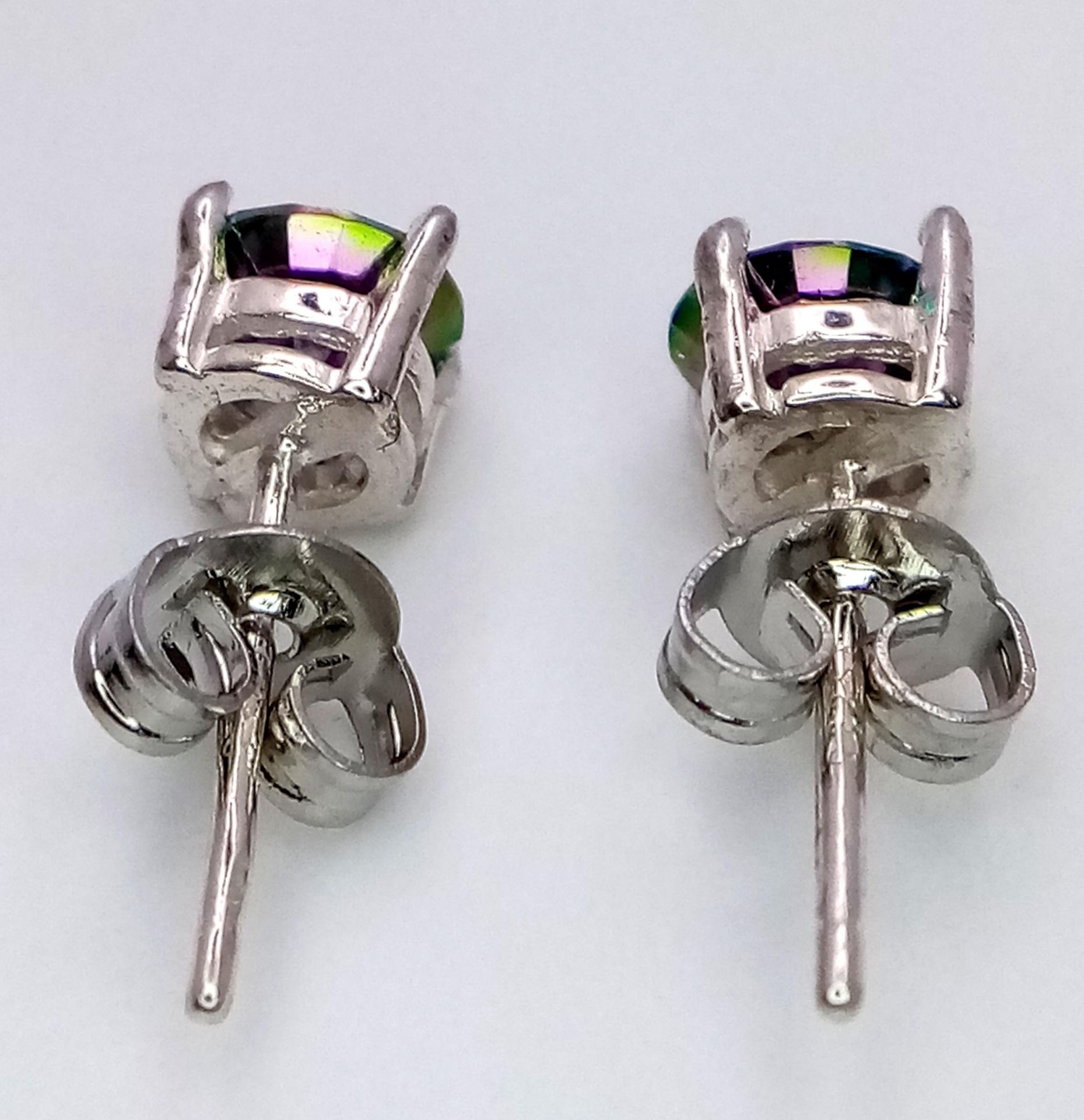 A Pair of 0.5ct Rainbow Moissanite Stud Earrings. Set in 925 silver. Both come with GRA - Bild 2 aus 5