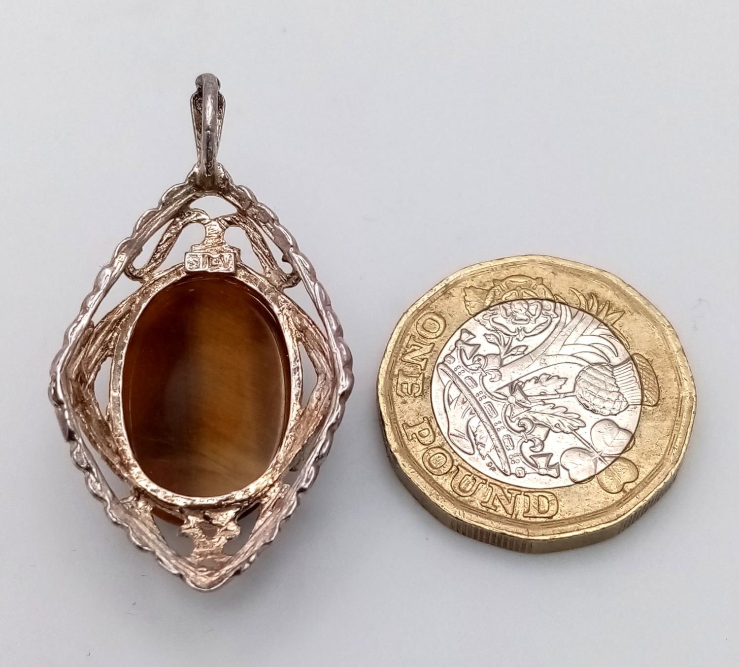 A Sterling Silver Tigers Eye Pendant, 12mmx18mm tiger eye, 5.1g total weight. ref: 8276H - Image 4 of 5