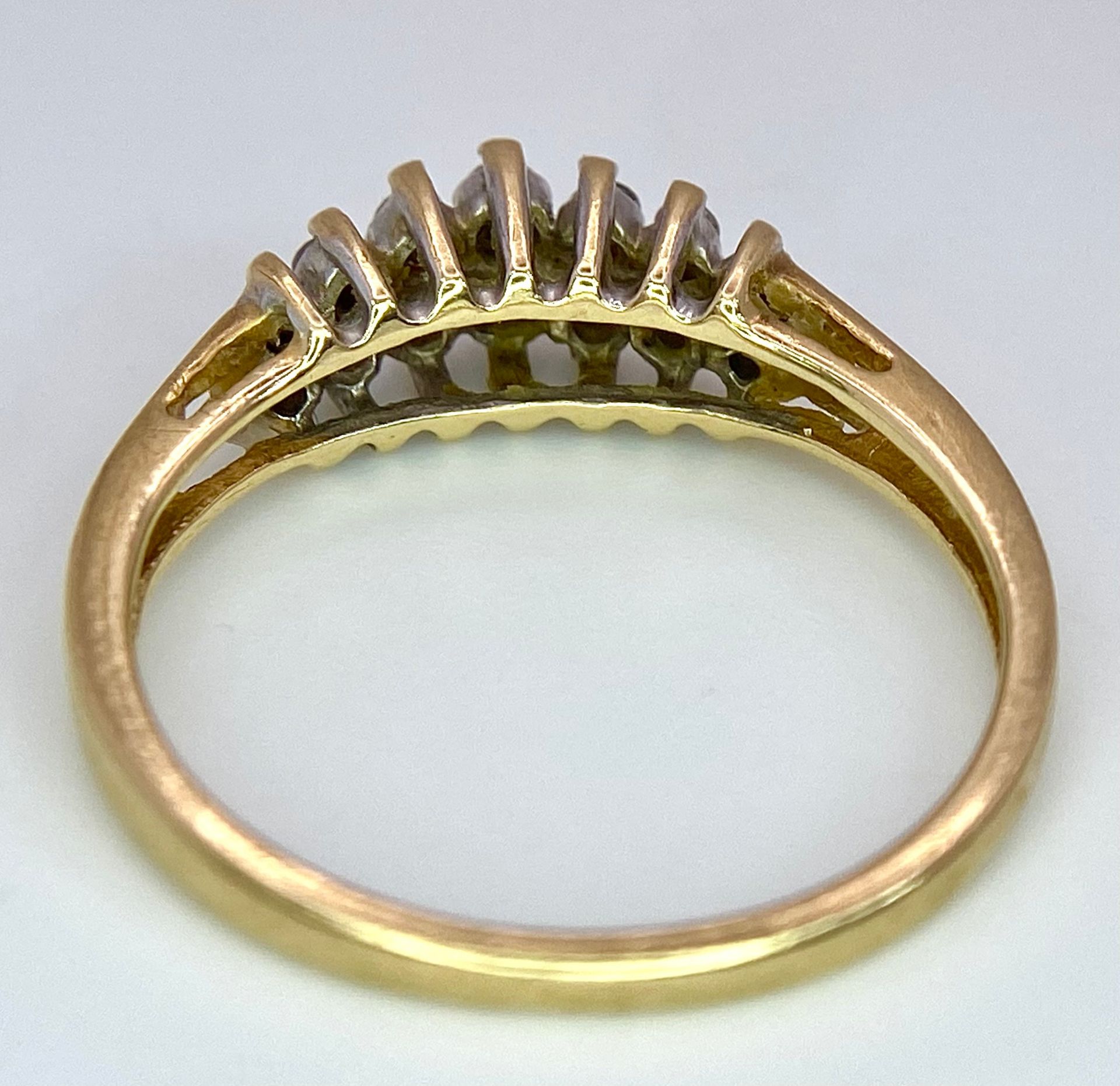 A 14K YELLOW GOLD 2 ROW DIAMOND RING. 0.25ctw, size N, 2.3g total weight. Ref: SC 9029 - Bild 5 aus 7