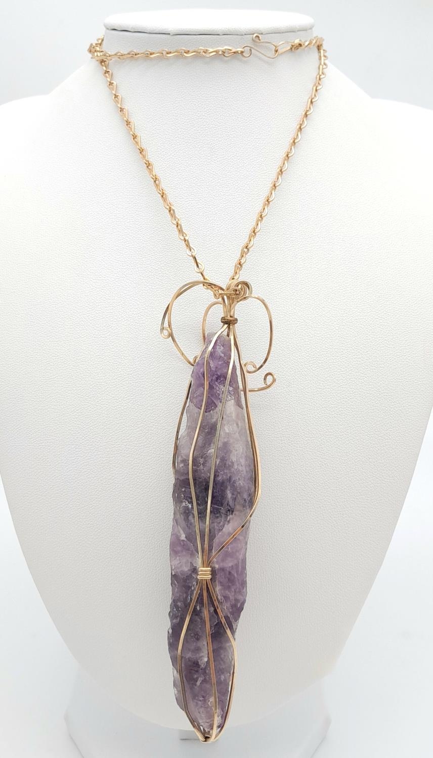 A Yellow metal amethyst geode large wire caged necklace with matching earrings with non-pierced - Image 3 of 5
