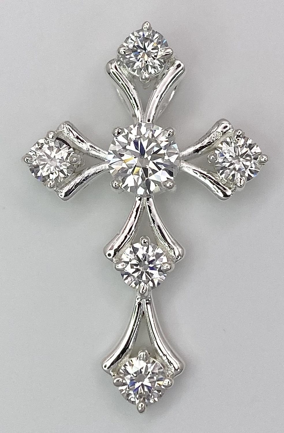 A 5ctw White Moissanite Cross Pendant. Set in 925 Silver. 4cm x 2.5cm. Ref: CD-1301