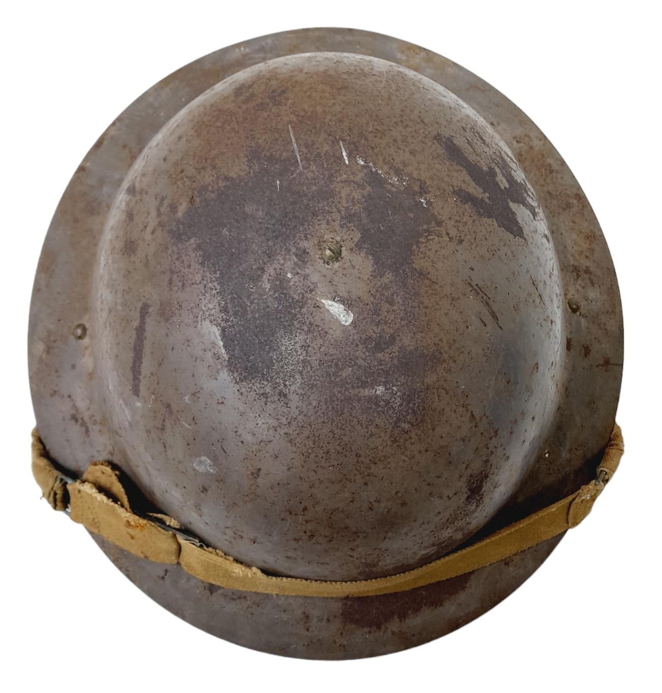 Rare 1941 Dated WW2 British Raw Edge Mk II Helmet. These were made by Briggs Motor Bodies Ltd of - Bild 4 aus 5