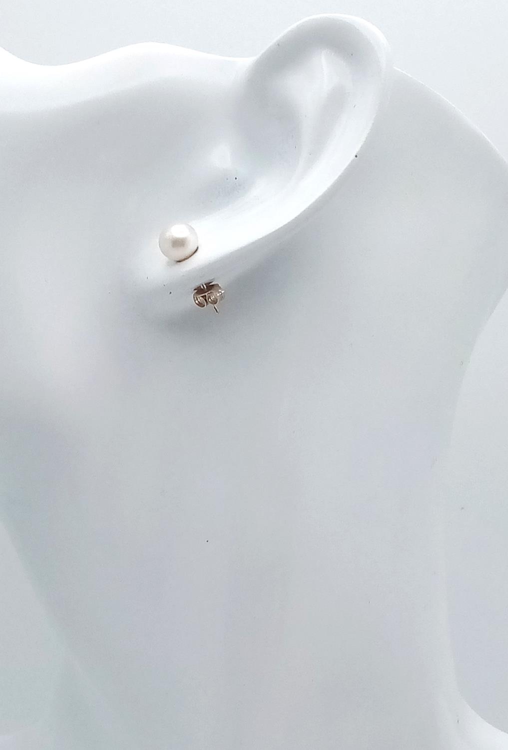 A Pair of 9K Yellow Gold Cultured Pearl Stud Earrings. In box. - Image 3 of 7