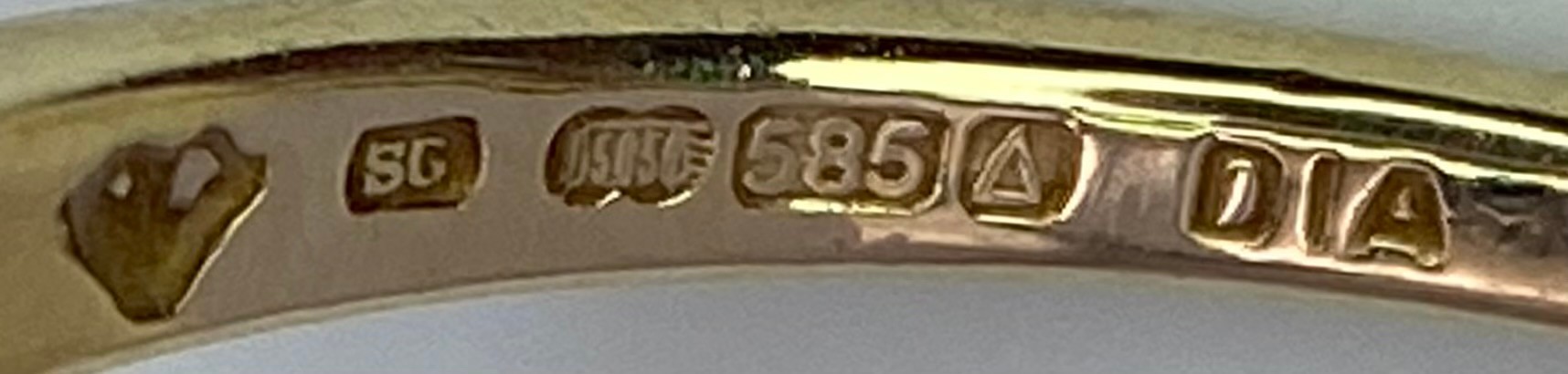 A 9K YELLOW GOLD DIAMOND BAND RING 3.1G SIZE P 1/2. SC 9067 - Bild 7 aus 7