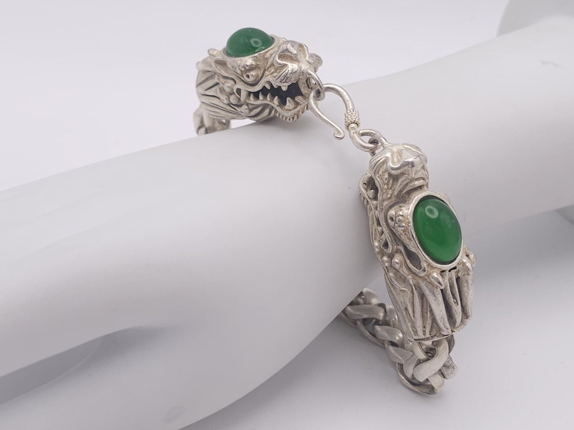 A Tibetan Silver Twin Dragon Head Bracelet. Jade cabochon decoration. 20cm. - Image 7 of 7