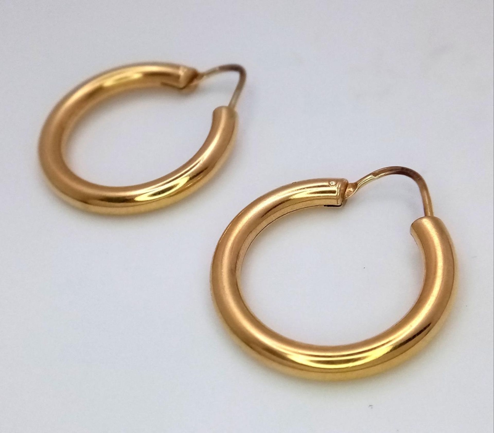 A 18ct Yellow Gold Hoops Earrings, 2.8g total weight. ref: 1509I - Image 2 of 4