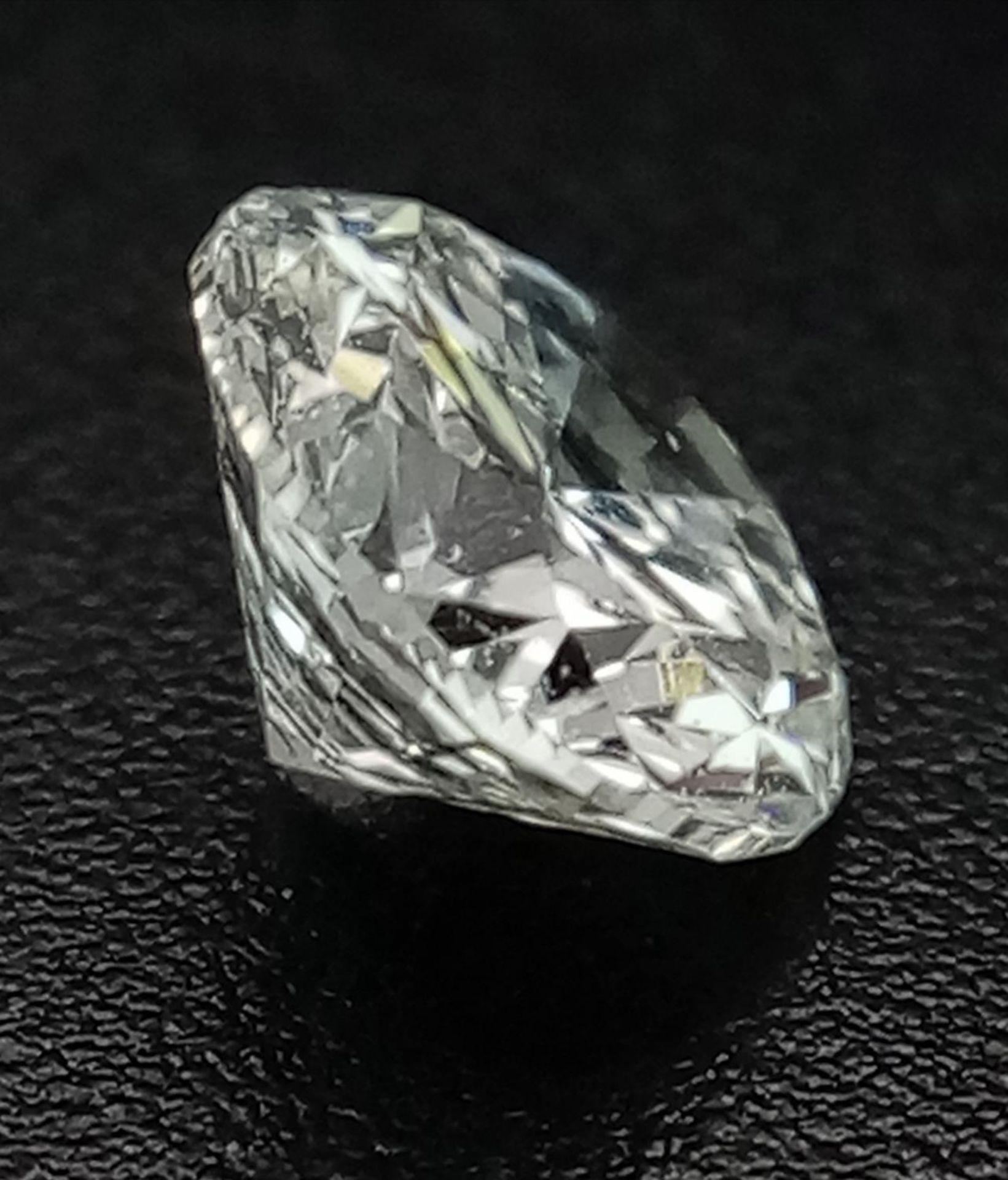 A 1.005ct Brilliant Round Cut Diamond. VVS2 Clarity. H Colour. IDL certificate. - Image 3 of 7
