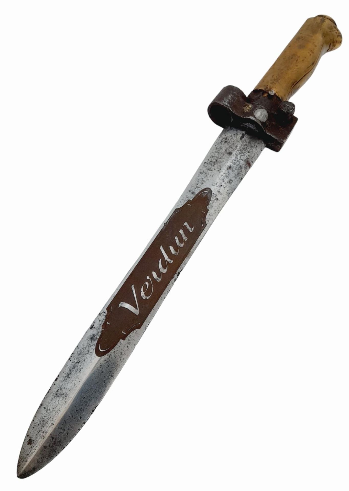 WW1 French Epee Bayonet made into a Trench Fighting Knife. The Blade has been etched “ Verdun” on - Bild 2 aus 5