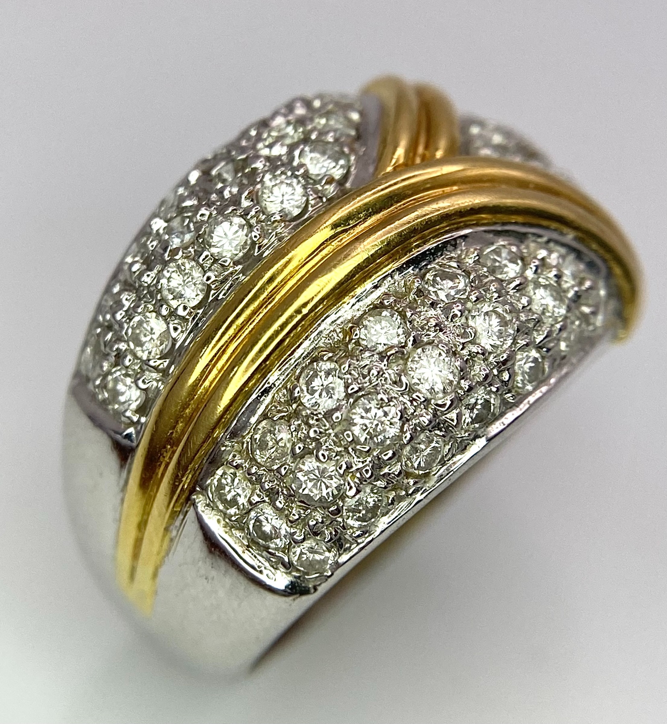 An 18K White and Yellow Gold Diamond Cluster Ring. Three small fields of diamonds separated by - Bild 2 aus 8