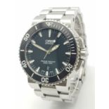 An Oris Automatic Divers Watch. Pressure resistant to 300M - Model 7653. Stainless steel bracelet