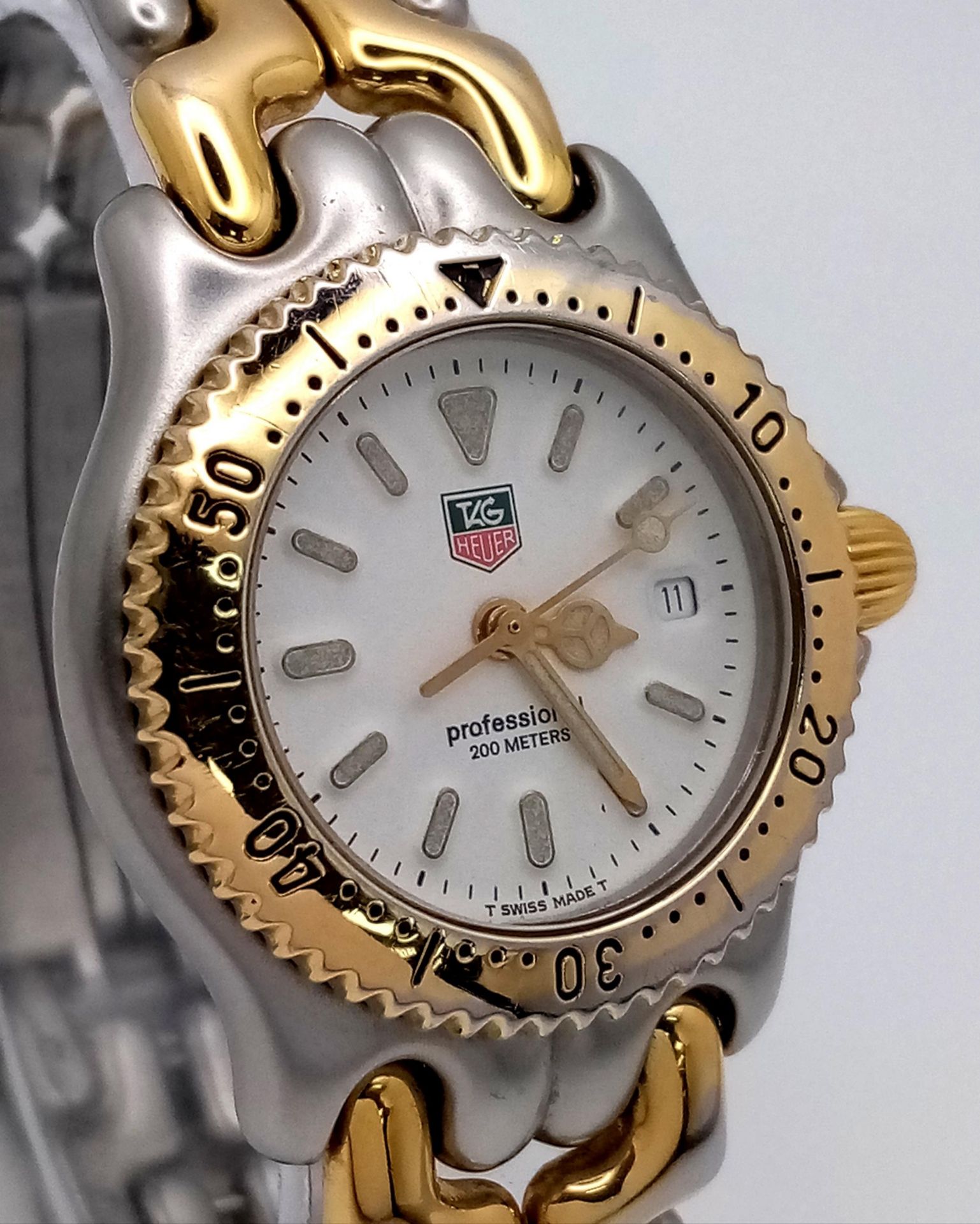 A Tag Heuer (1990s) Professional Quartz Ladies Watch. Two tone bracelet and case - 34mm. White - Bild 2 aus 7