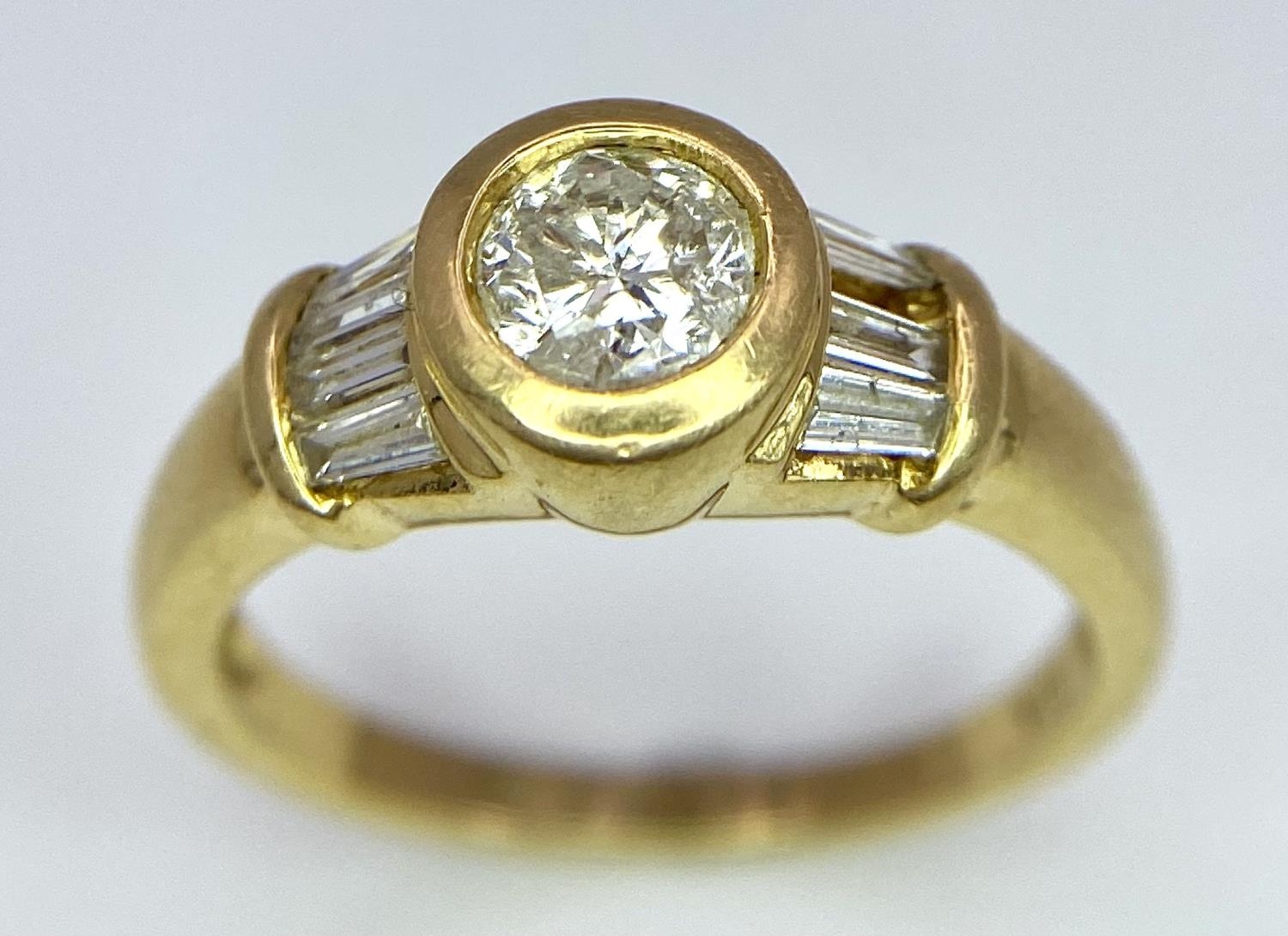 A 9 K yellow gold ring with a round cut diamond and more baguette diamonds on shoulders (one - Image 2 of 6