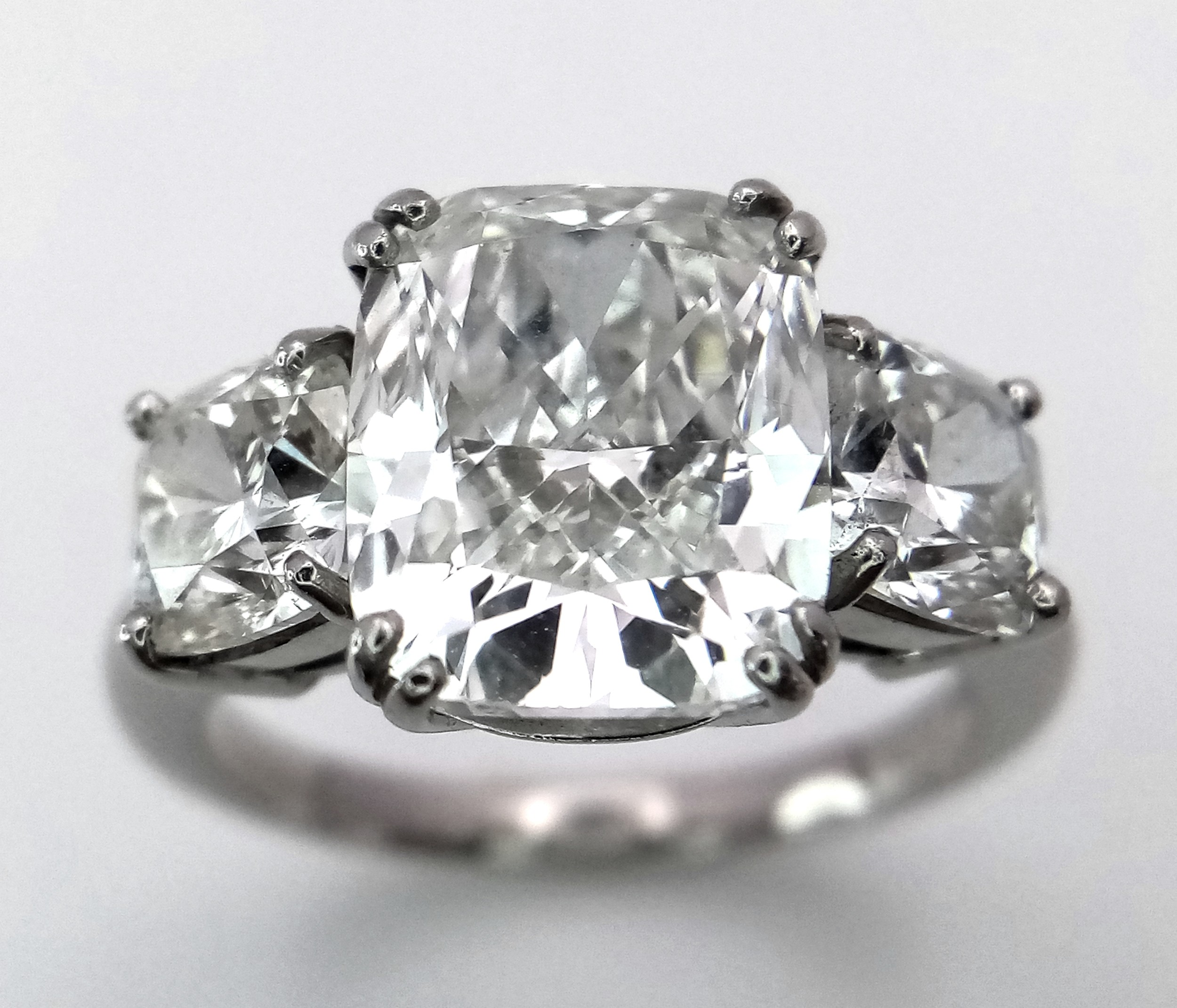 A Breathtaking 4.01ct GIA Certified Diamond Ring. A brilliant cushion cut 4.01ct central diamond - Image 7 of 22