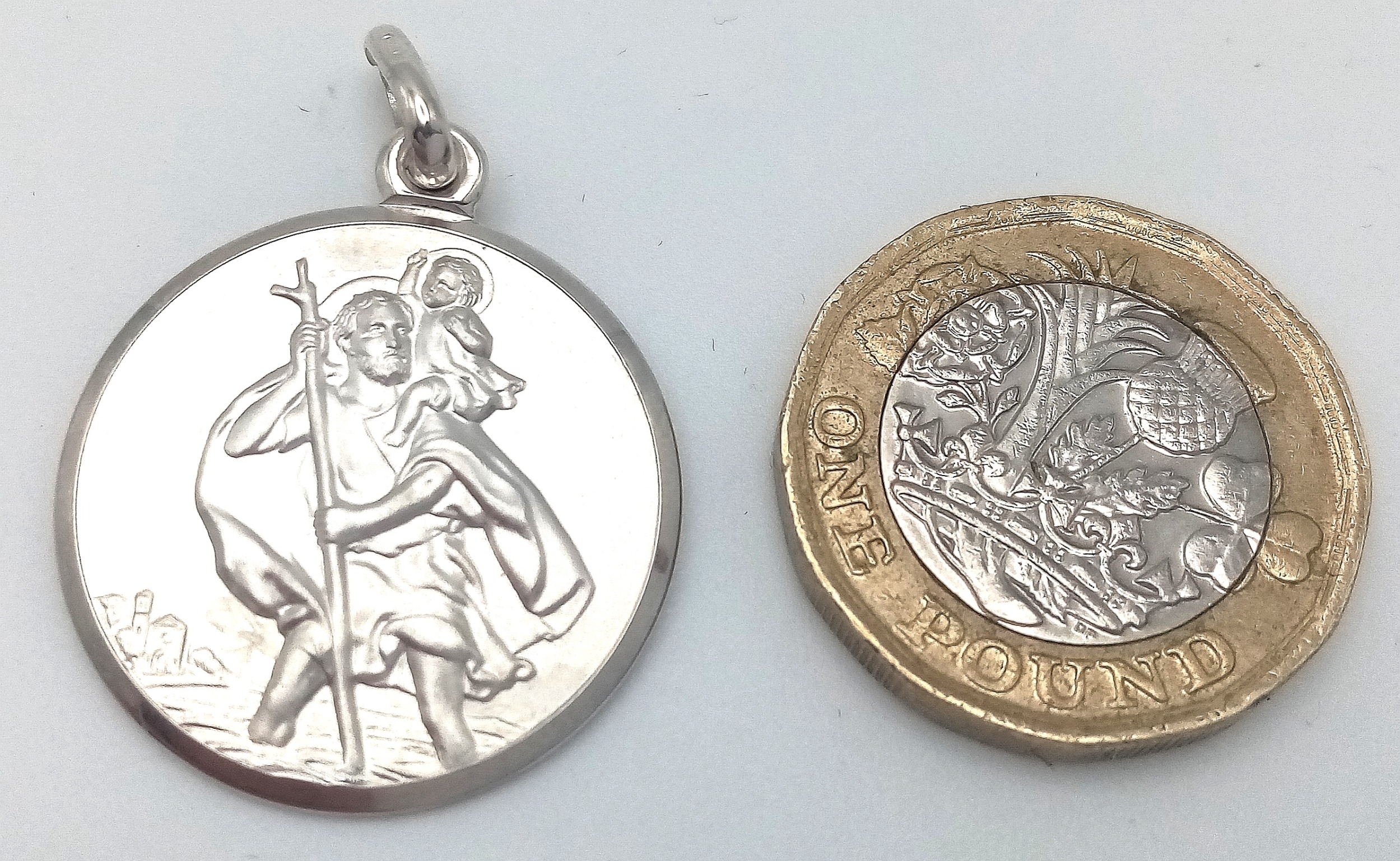 A STERLING SILVER ST CHRISTOPHER PENDANT. 3.5cm length, 6g weight. Ref: SC 8091 - Image 4 of 4