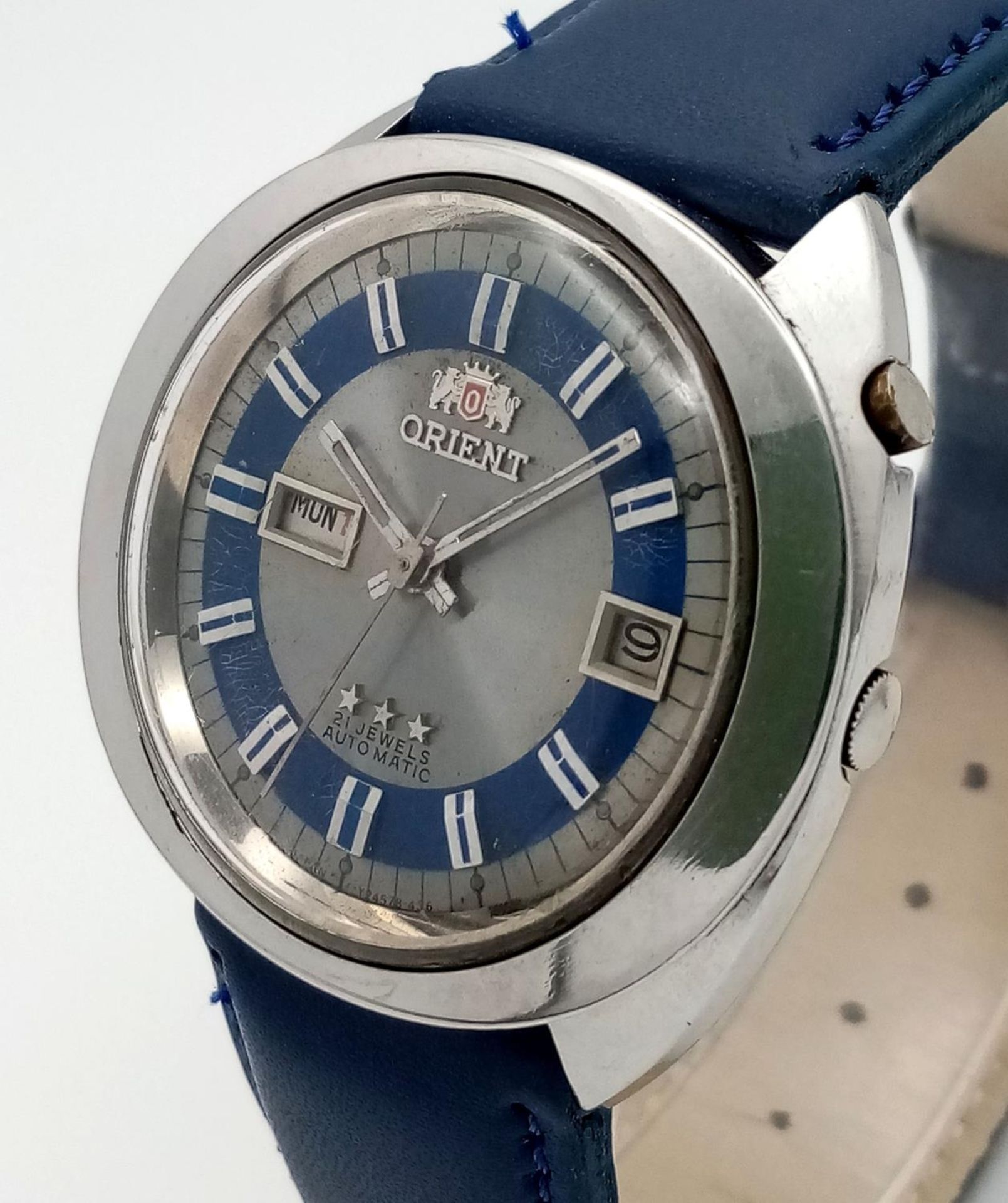 A Vintage Orient 21 Jewels Automatic Gents Watch. Blue leather strap. Stainless steel case - 40mm. - Image 4 of 6