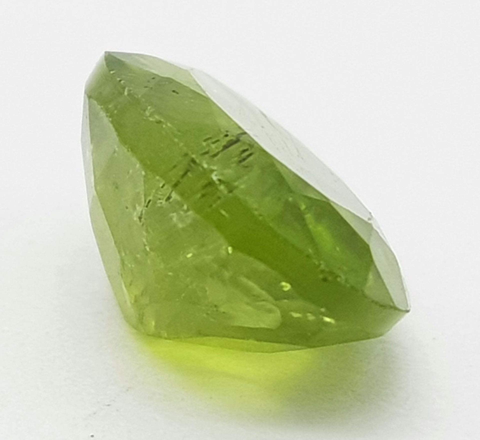 A 5.01ct Pakistan Peridot Gemstone - GFCO Certified. - Image 2 of 5