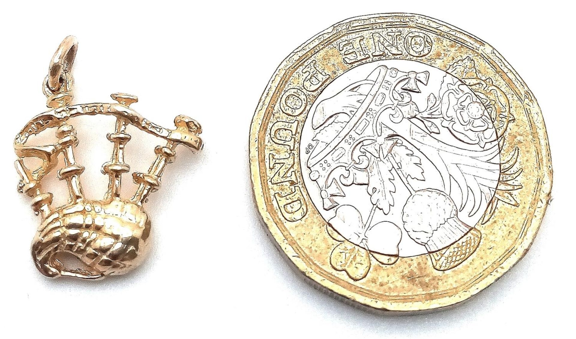 A 9K YELLOW GOLD BAGPIPES CHARM. 2cm length, 1.7g weight. Ref: SC 9059 - Image 3 of 3