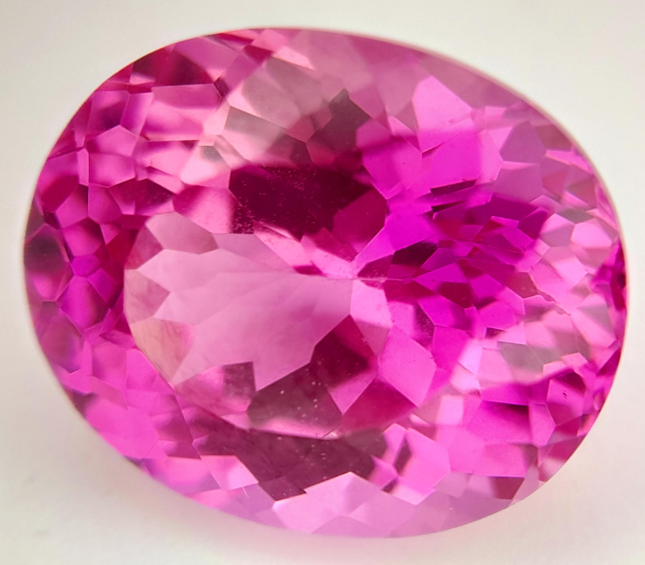 A Gorgeous 14ct Pink Rhodolite. Oval cut with no visible marks or inclusions. Beautiful light