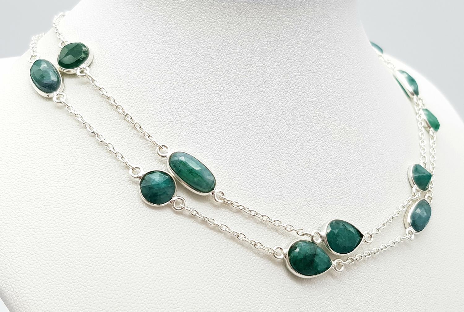 An Emerald Gemstone Long Chain necklace with Matching Drop Earrings. Set in 925 silver. 64cm - Image 5 of 5