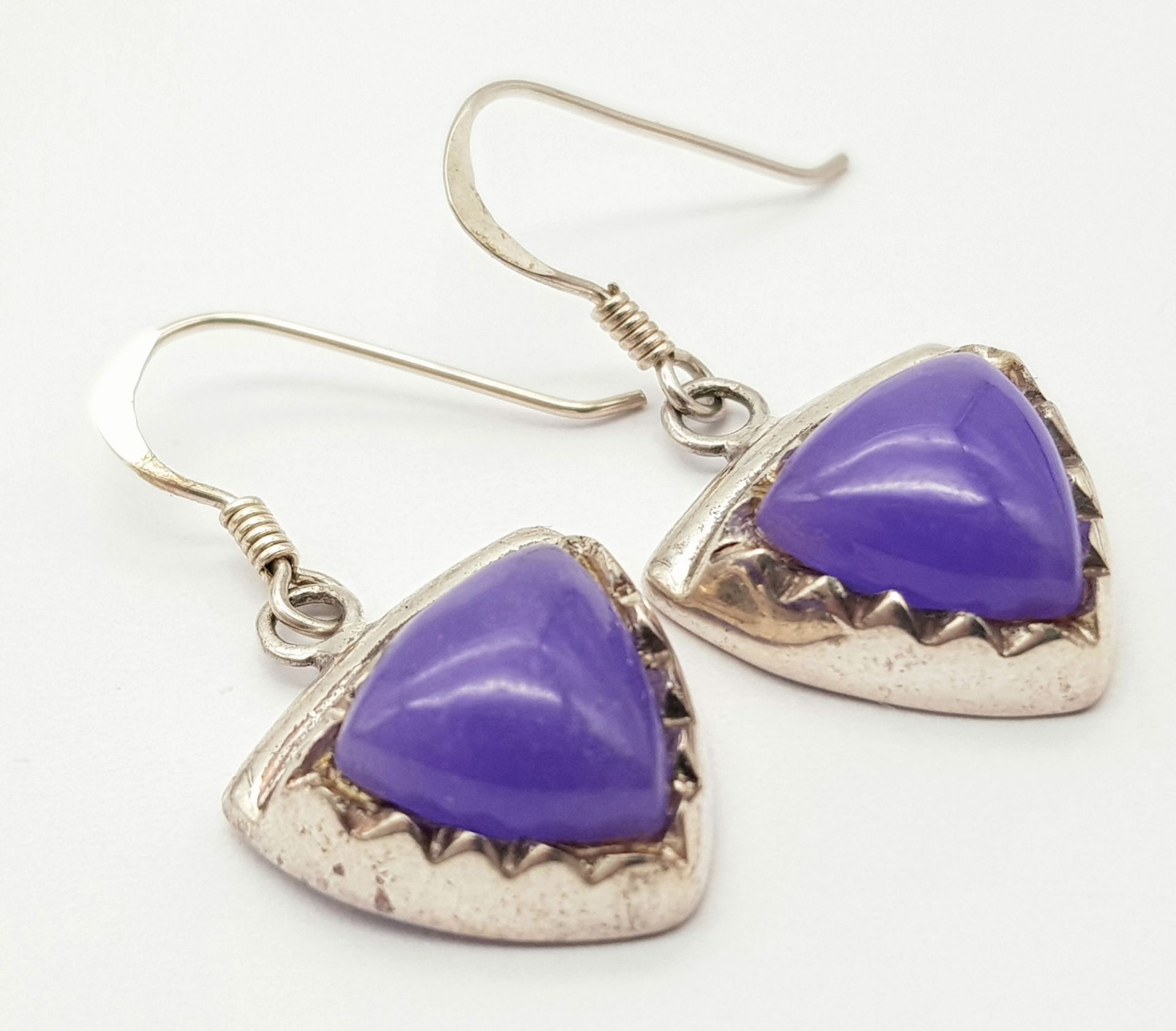 A Pair of Sterling Silver Trillion Cut Lavender Jade Earrings. 3cm Drop. Set with 1cm Wide - Image 3 of 5