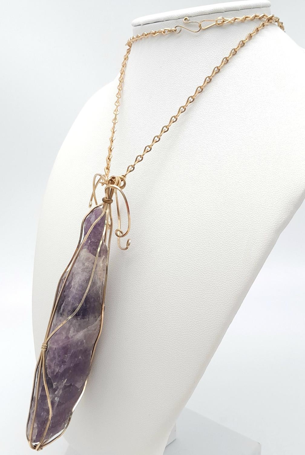 A Yellow metal amethyst geode large wire caged necklace with matching earrings with non-pierced - Image 2 of 5
