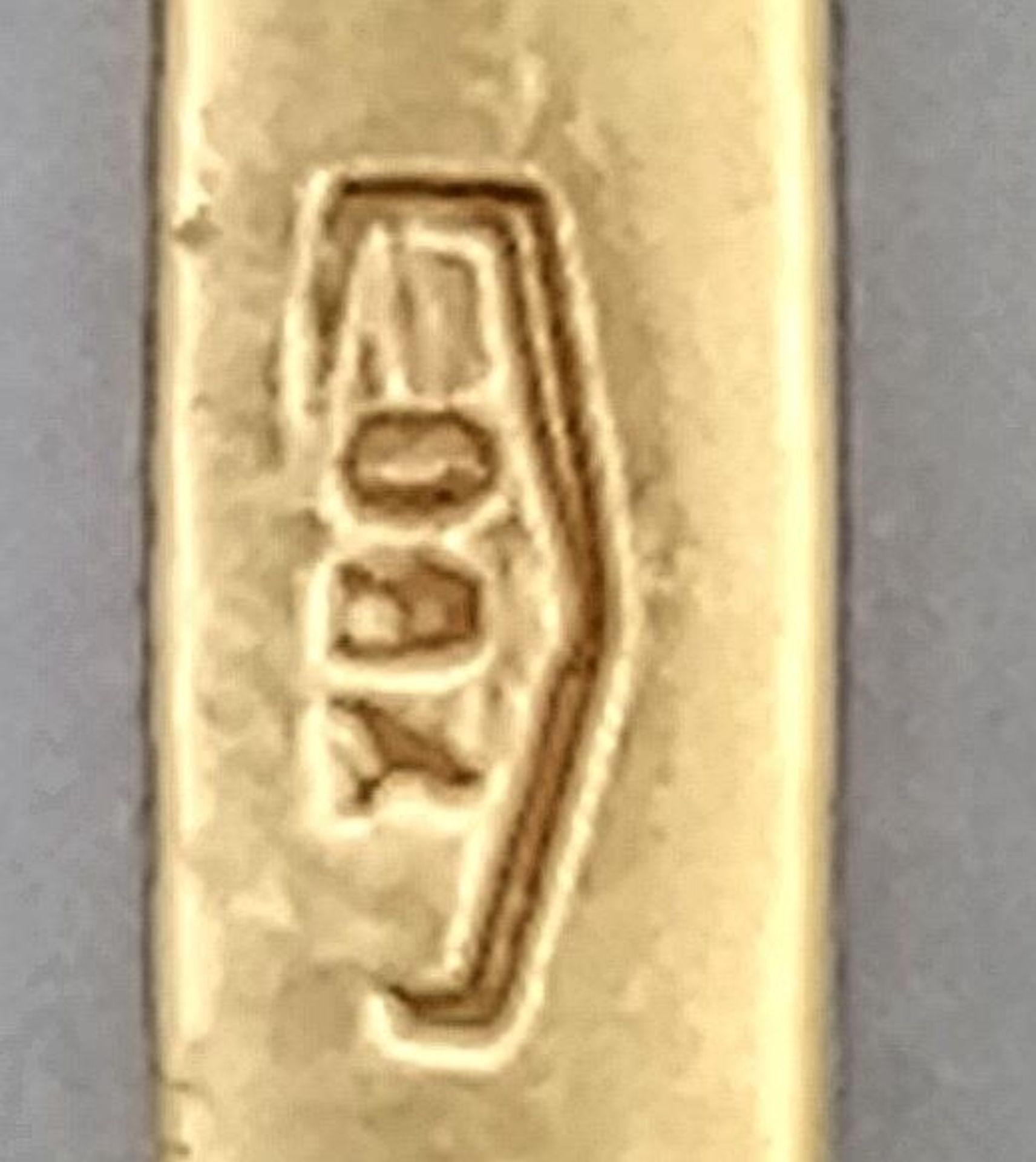 AN 18K YELLOW GOLD DIAMOND SET INITIAL S CHARM. 16mm length, 0.9g total weight. Ref: SC 9041 - Image 4 of 4