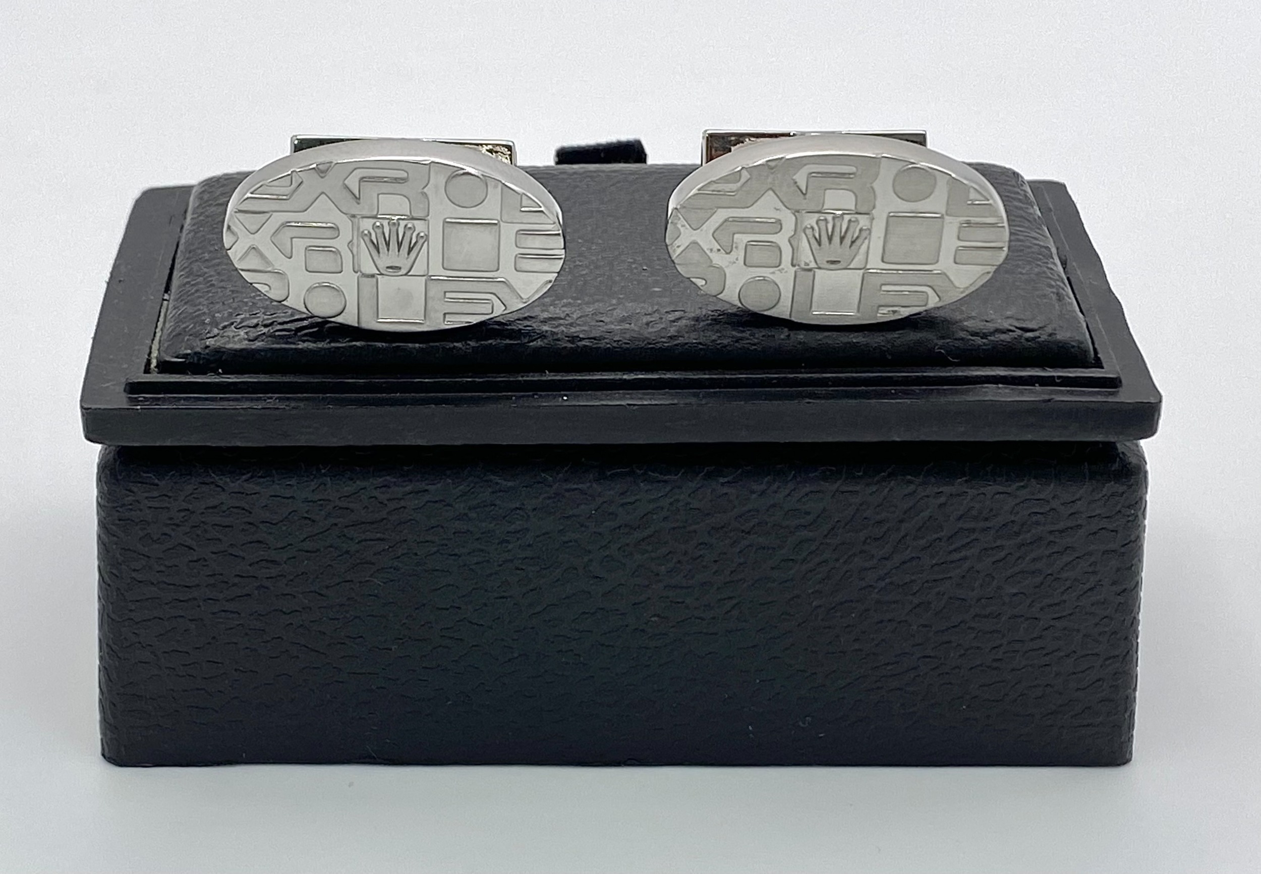 A white metal pair of modern ROLEX cufflinks, in a presentation box (not Rolex). We understand, - Image 3 of 7