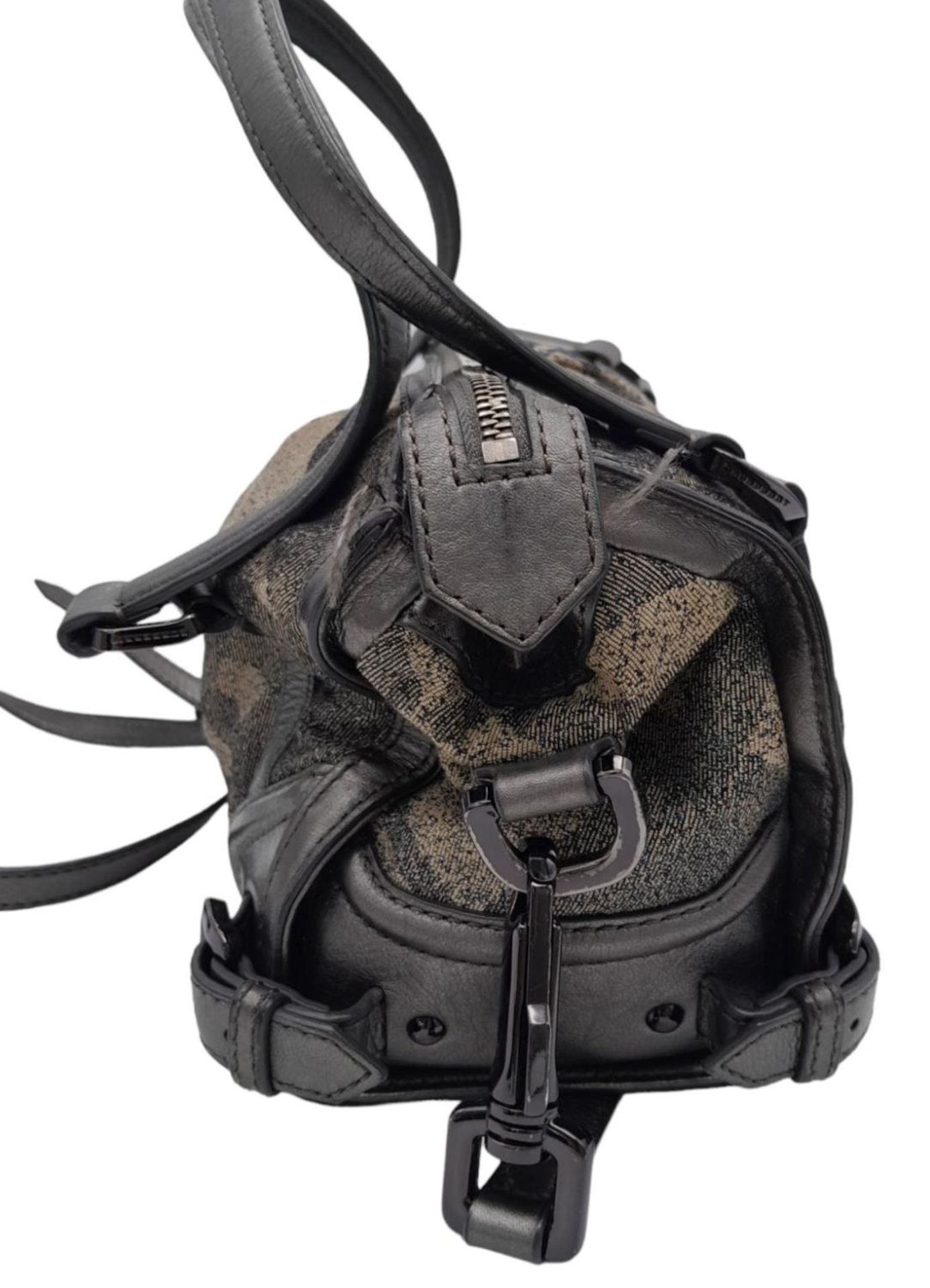 A Burberry Metallic Grey Smoke Check Bag. Canvas exterior with leather trim, leather straps, black- - Bild 6 aus 9