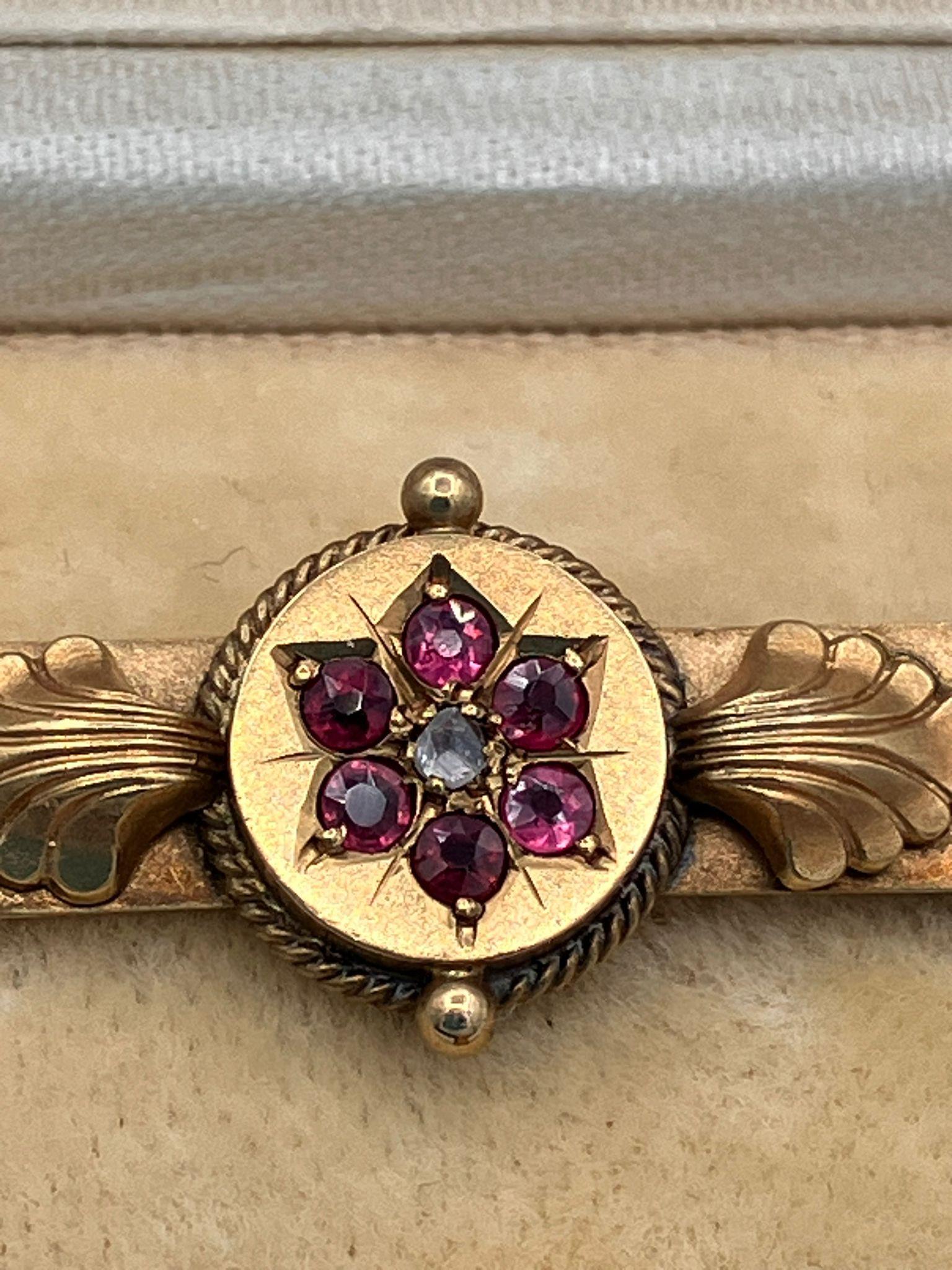 Beautiful vintage 9 carat GOLD BROOCH. Set with a central DIAMOND and having a RUBY surround. - Image 2 of 3