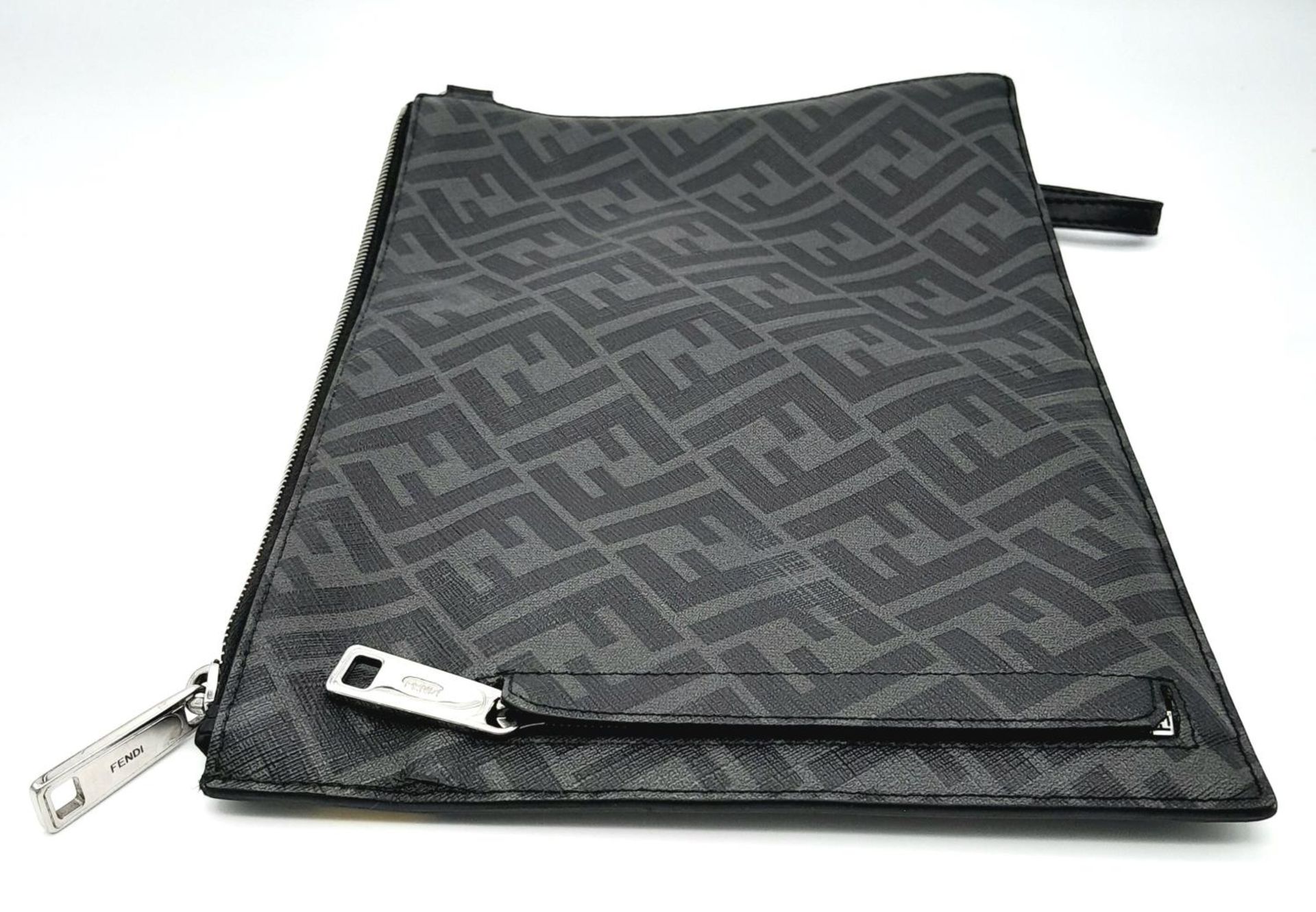 A Fendi Black, Grey and Yellow Diagonal Men's Clutch/Pouch. Leather and canvas exterior with - Bild 3 aus 6